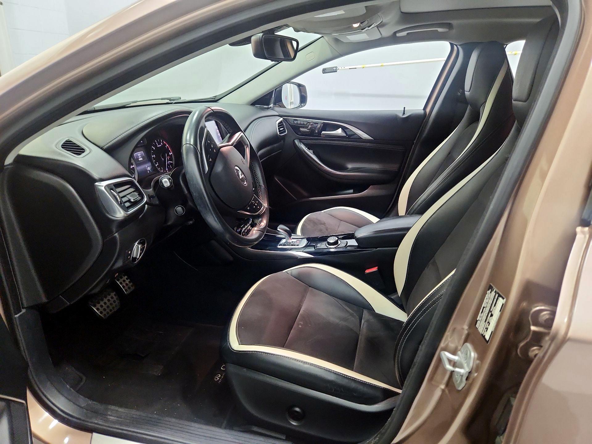 Thumbnail: 2018 INFINITI QX30 - 11