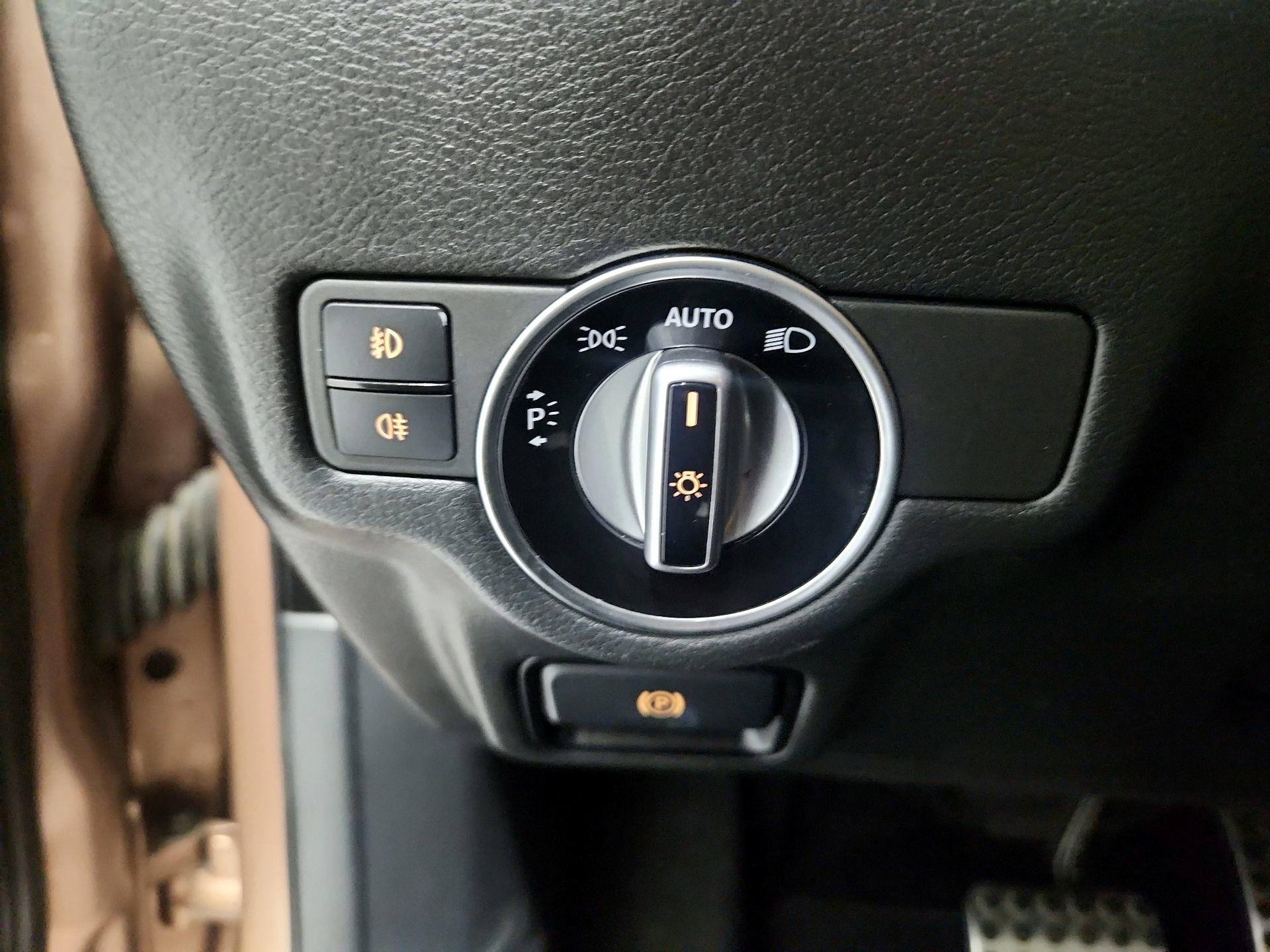 Thumbnail: 2018 INFINITI QX30 - 13