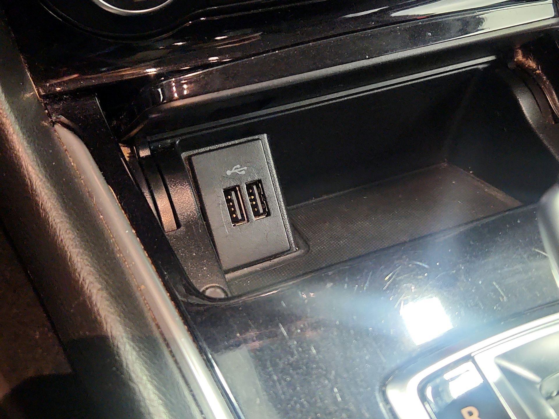 Thumbnail: 2018 INFINITI QX30 - 19