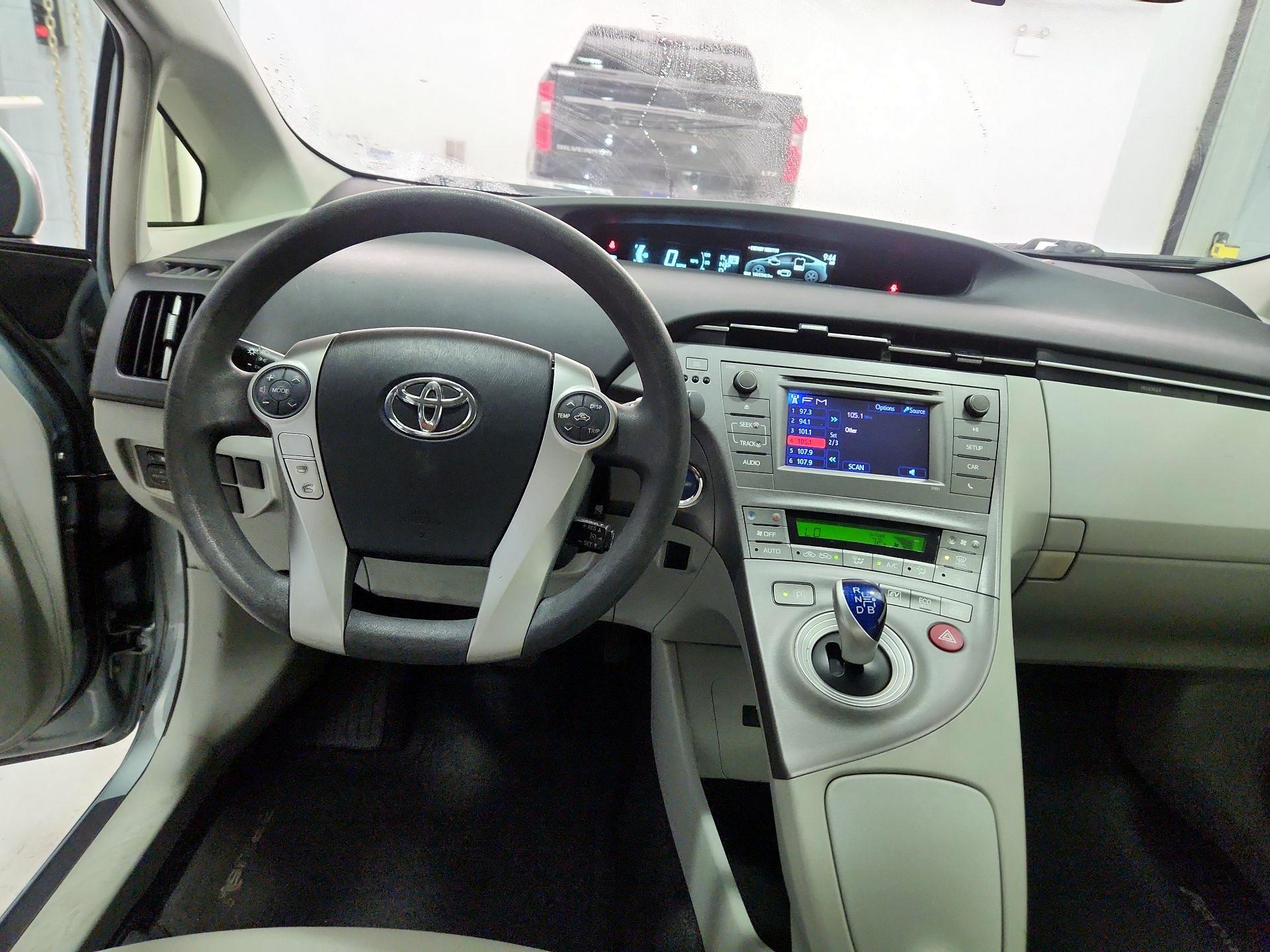 Thumbnail: 2015 Toyota Prius - 9