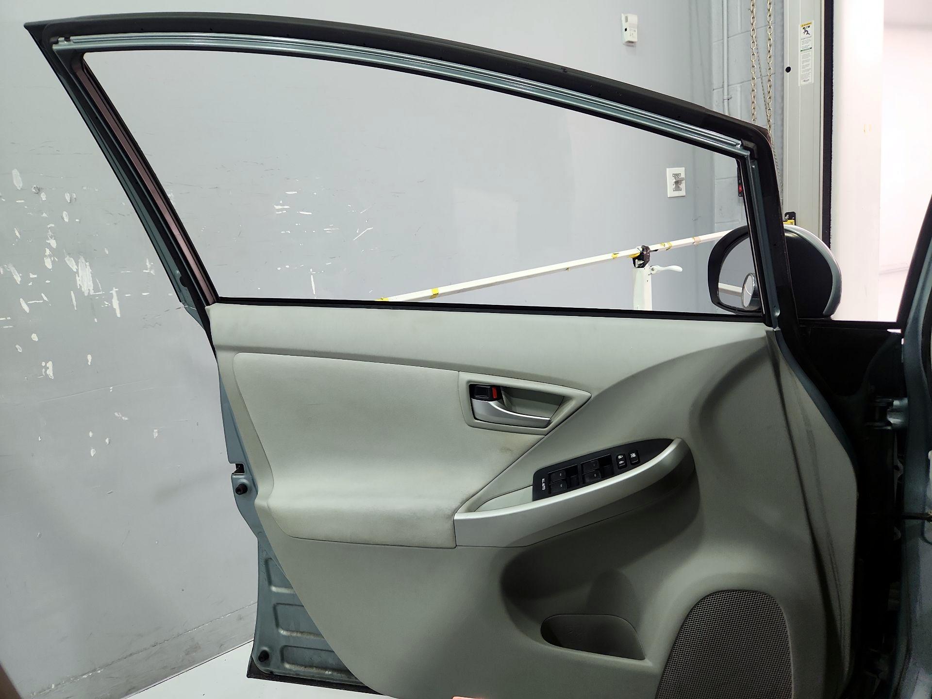 Thumbnail: 2015 Toyota Prius - 12