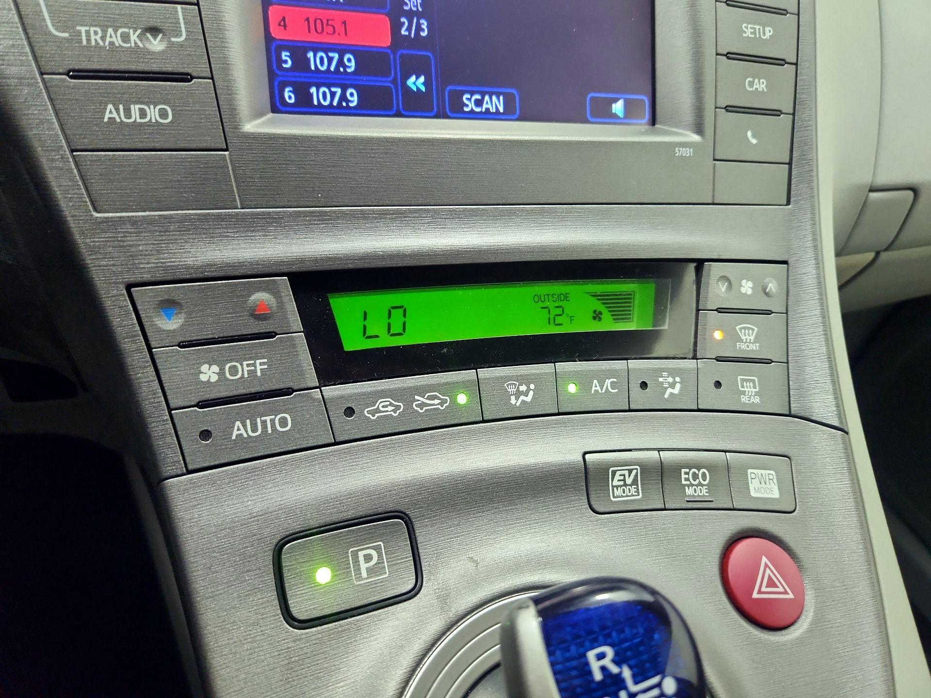 Thumbnail: 2015 Toyota Prius - 16