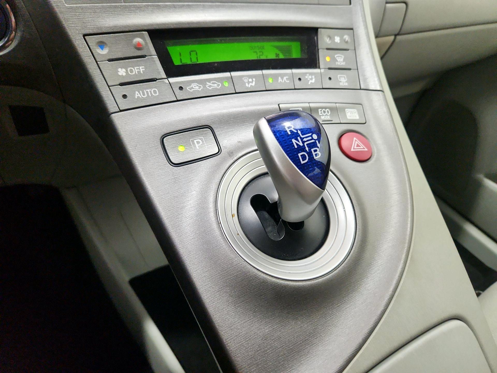 Thumbnail: 2015 Toyota Prius - 17