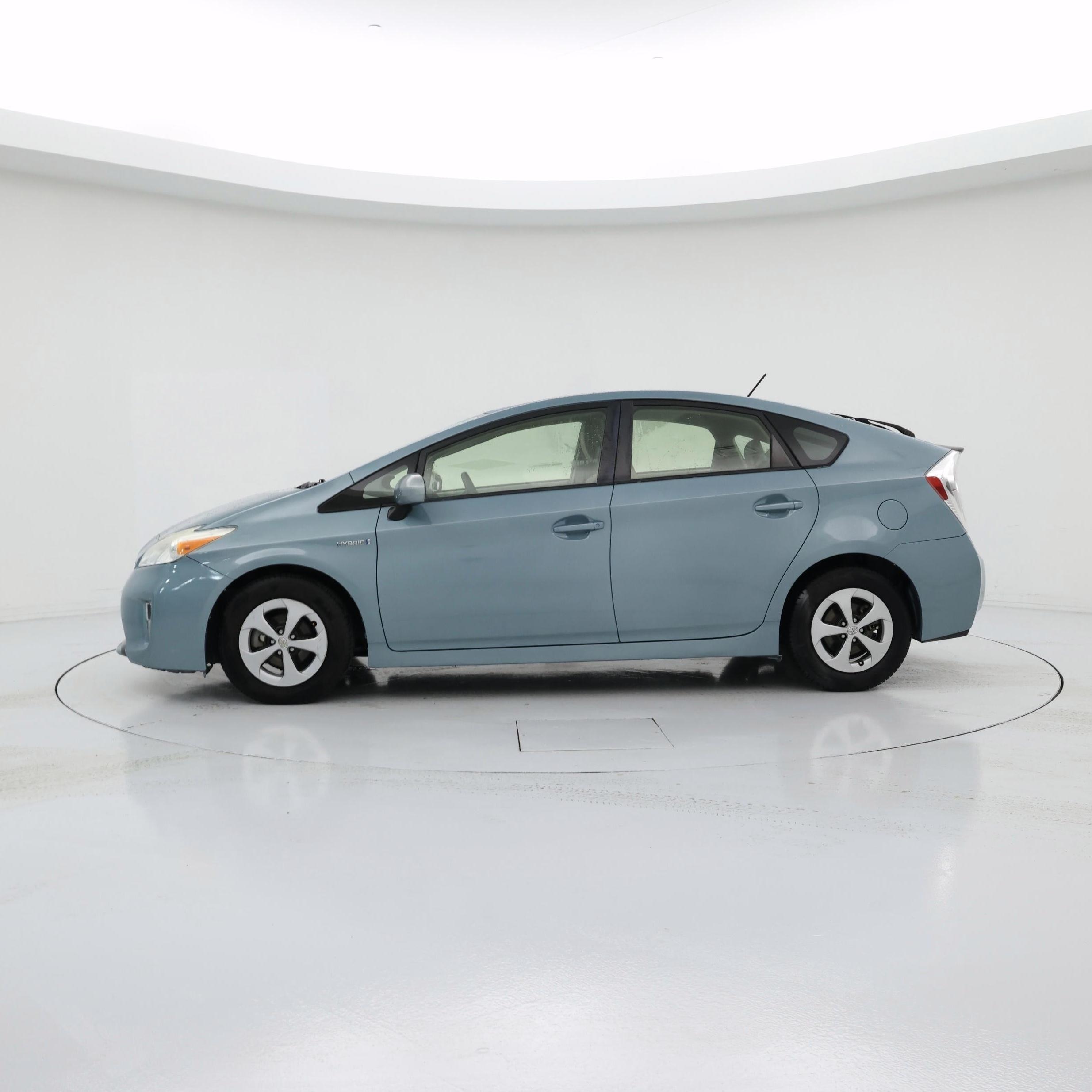Thumbnail: 2015 Toyota Prius - 3