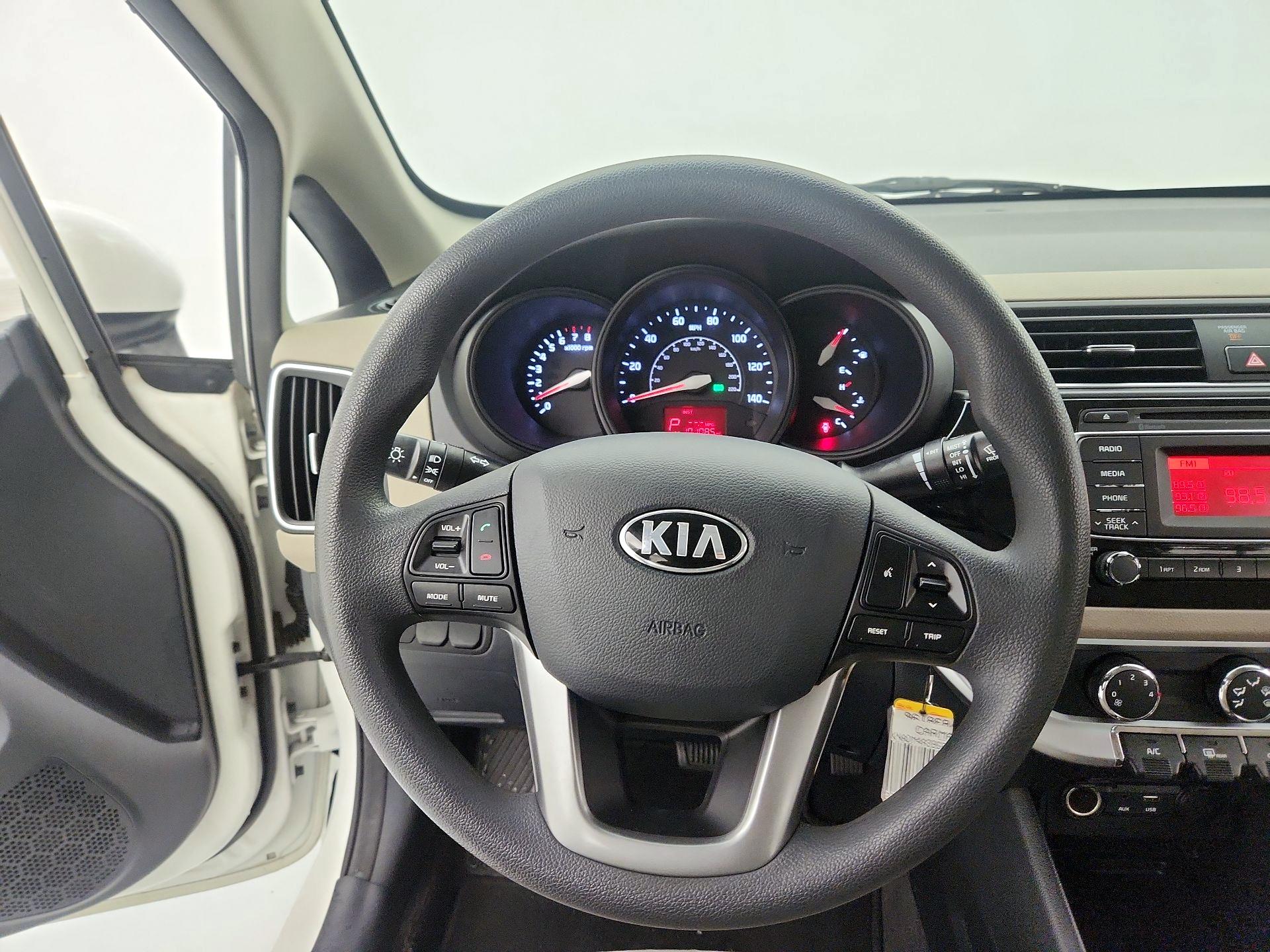 Thumbnail: 2016 Kia Rio - 10