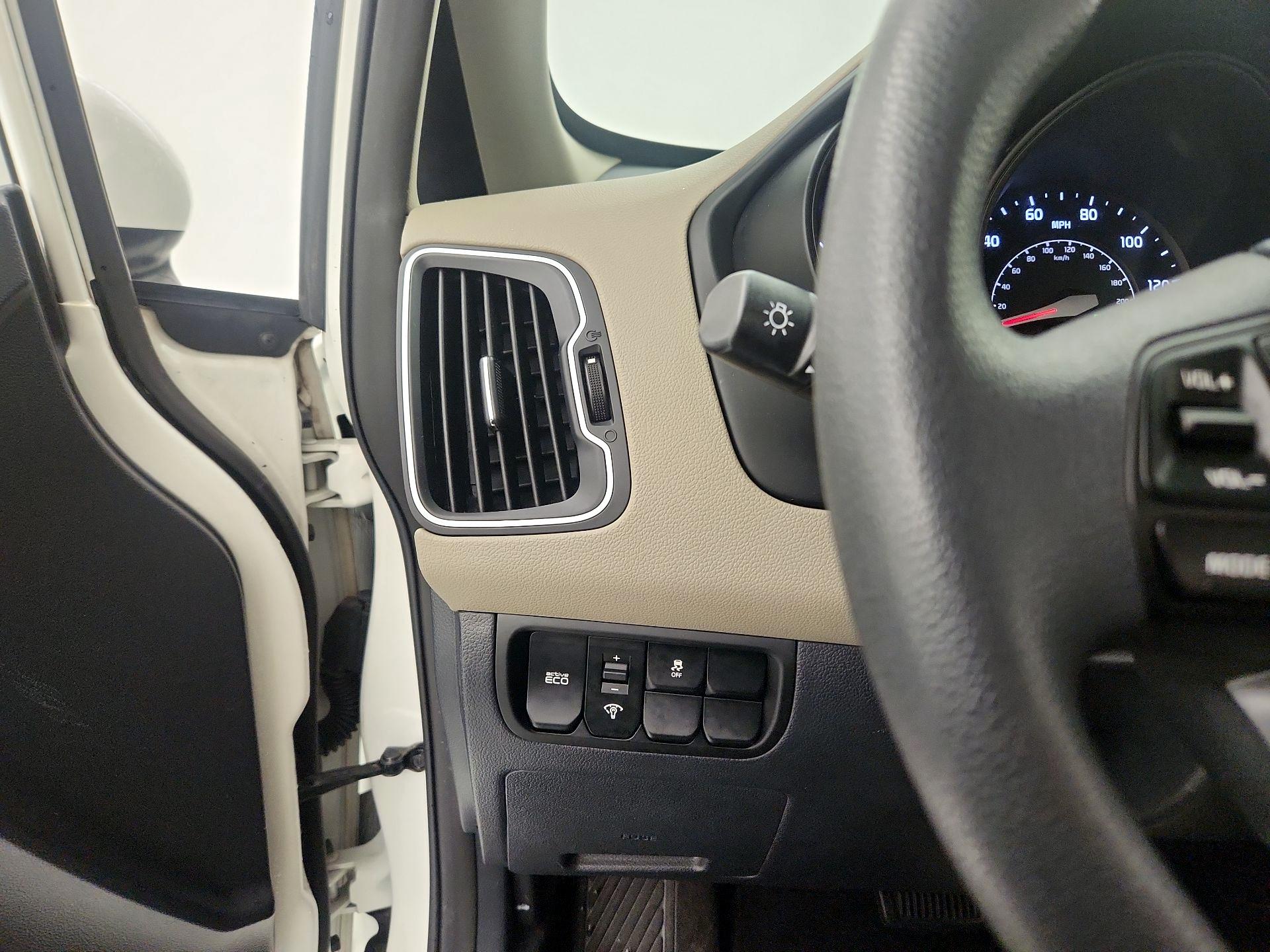 Thumbnail: 2016 Kia Rio - 13