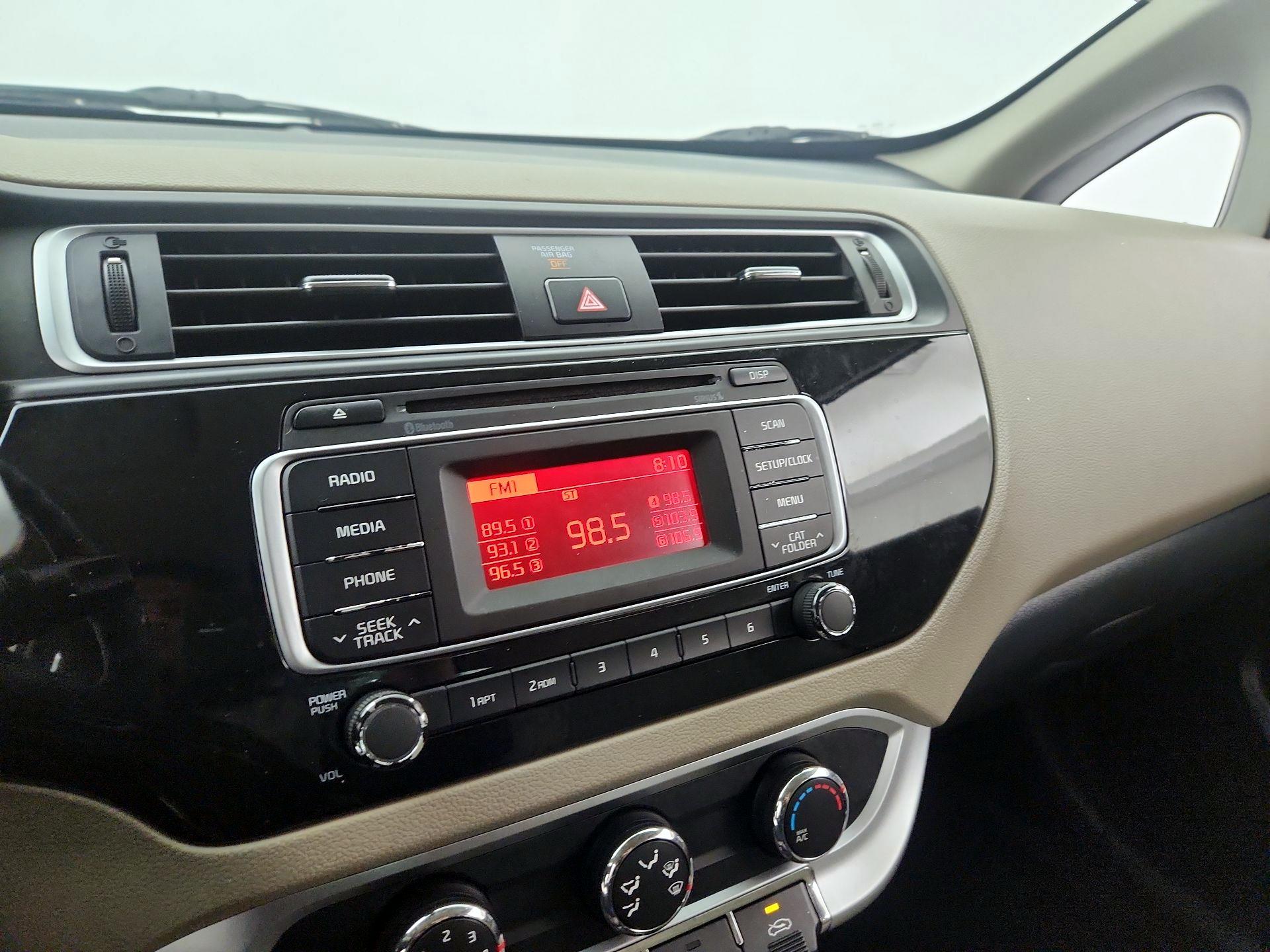 Thumbnail: 2016 Kia Rio - 14