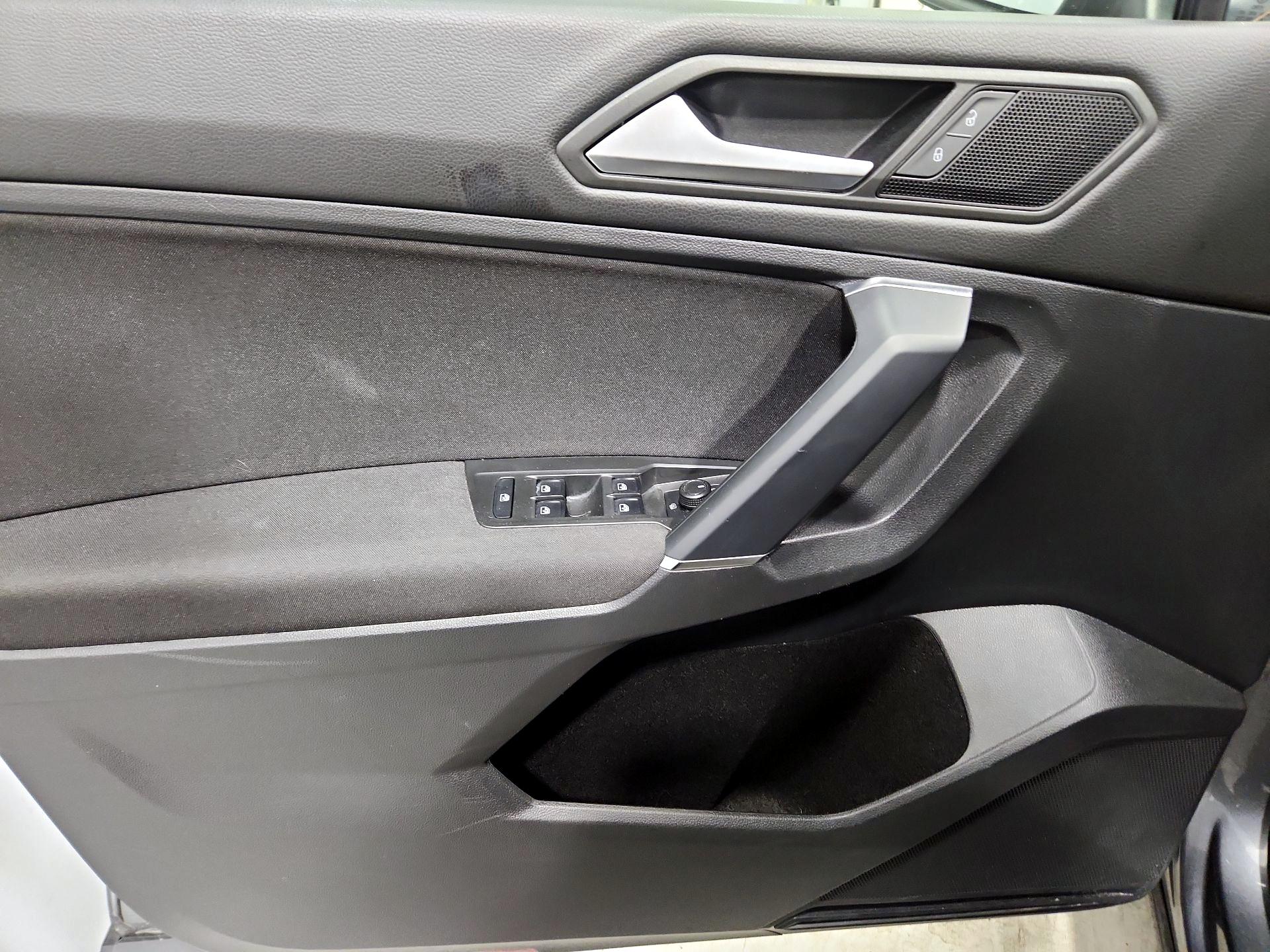 Thumbnail: 2020 Volkswagen Tiguan - 12