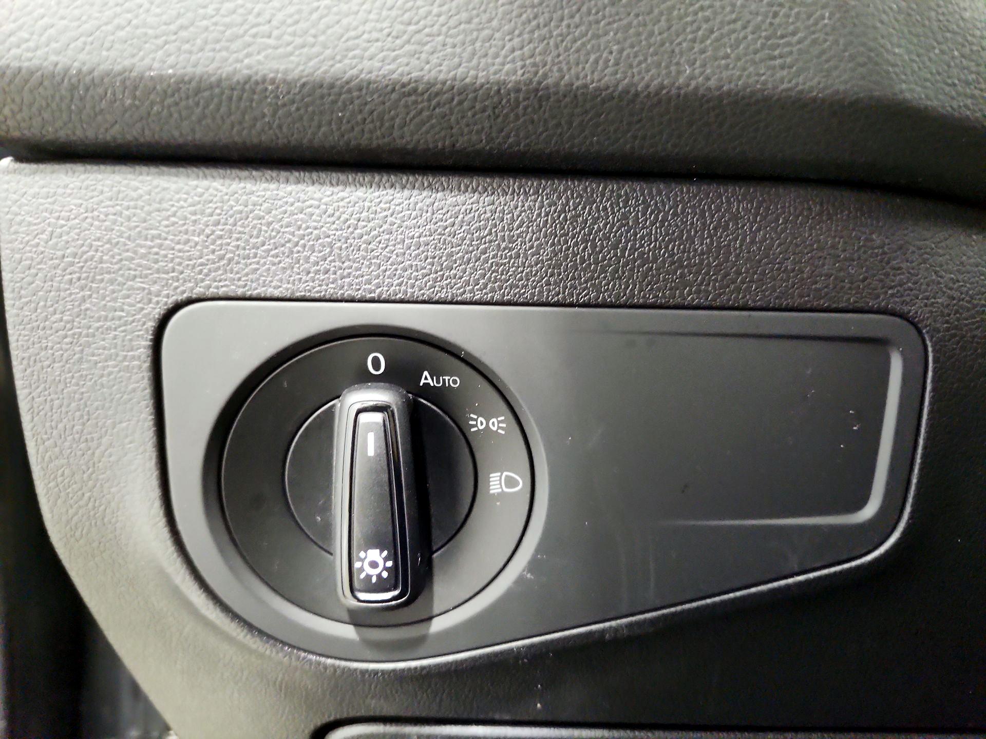 Thumbnail: 2020 Volkswagen Tiguan - 13