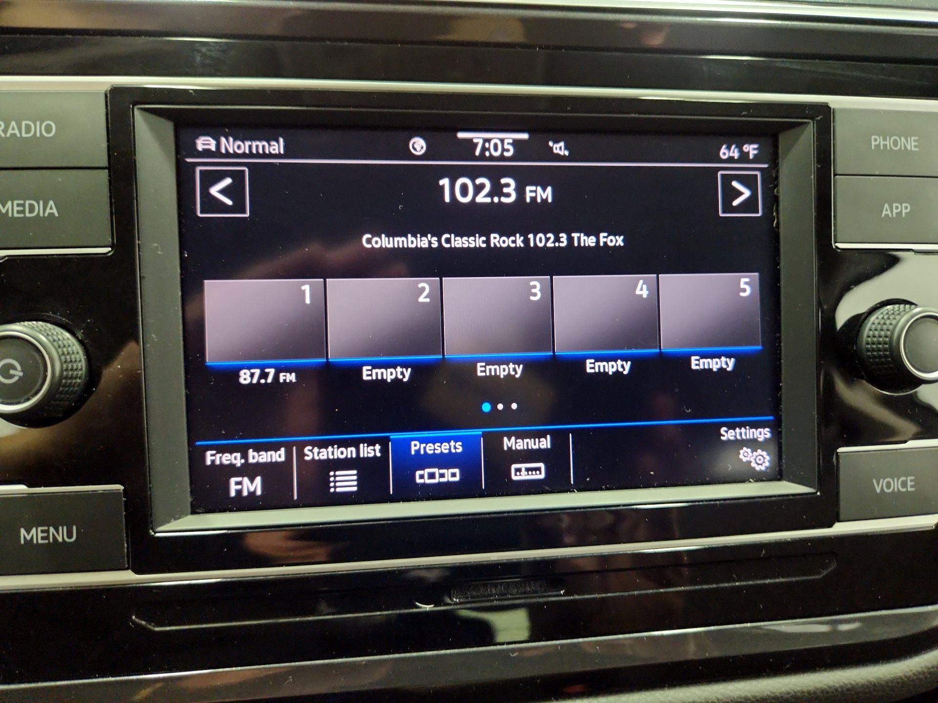 Thumbnail: 2020 Volkswagen Tiguan - 15