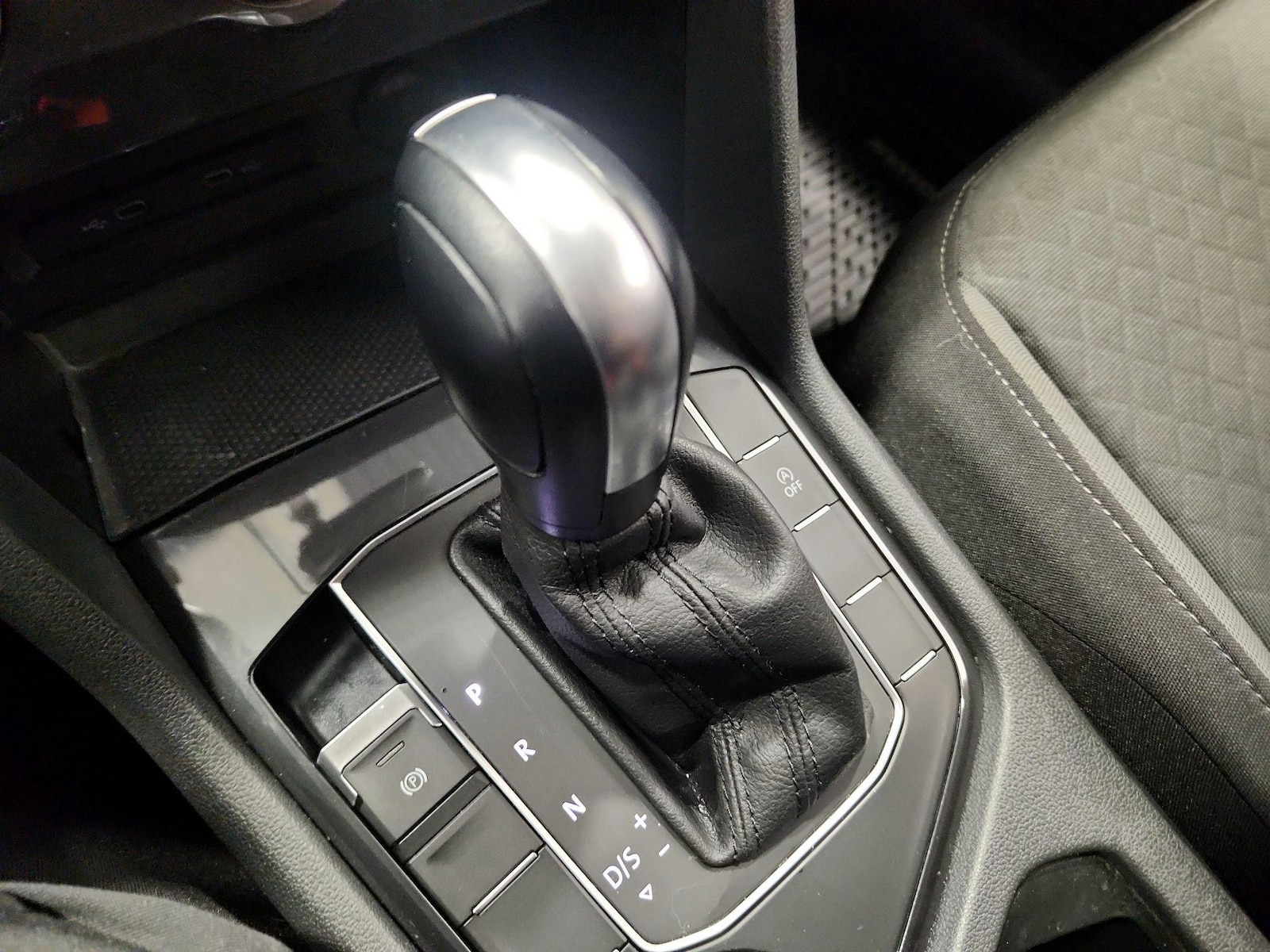 2020 Volkswagen Tiguan S - Photo 18