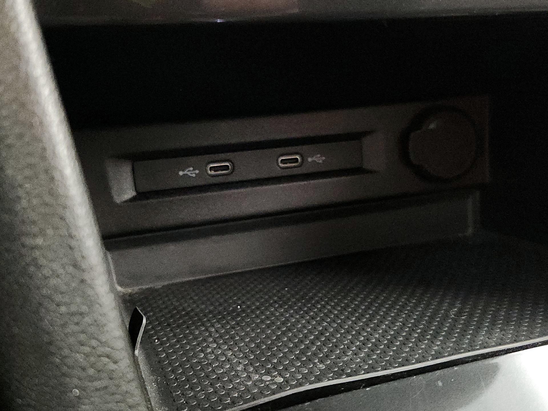 Thumbnail: 2020 Volkswagen Tiguan - 18