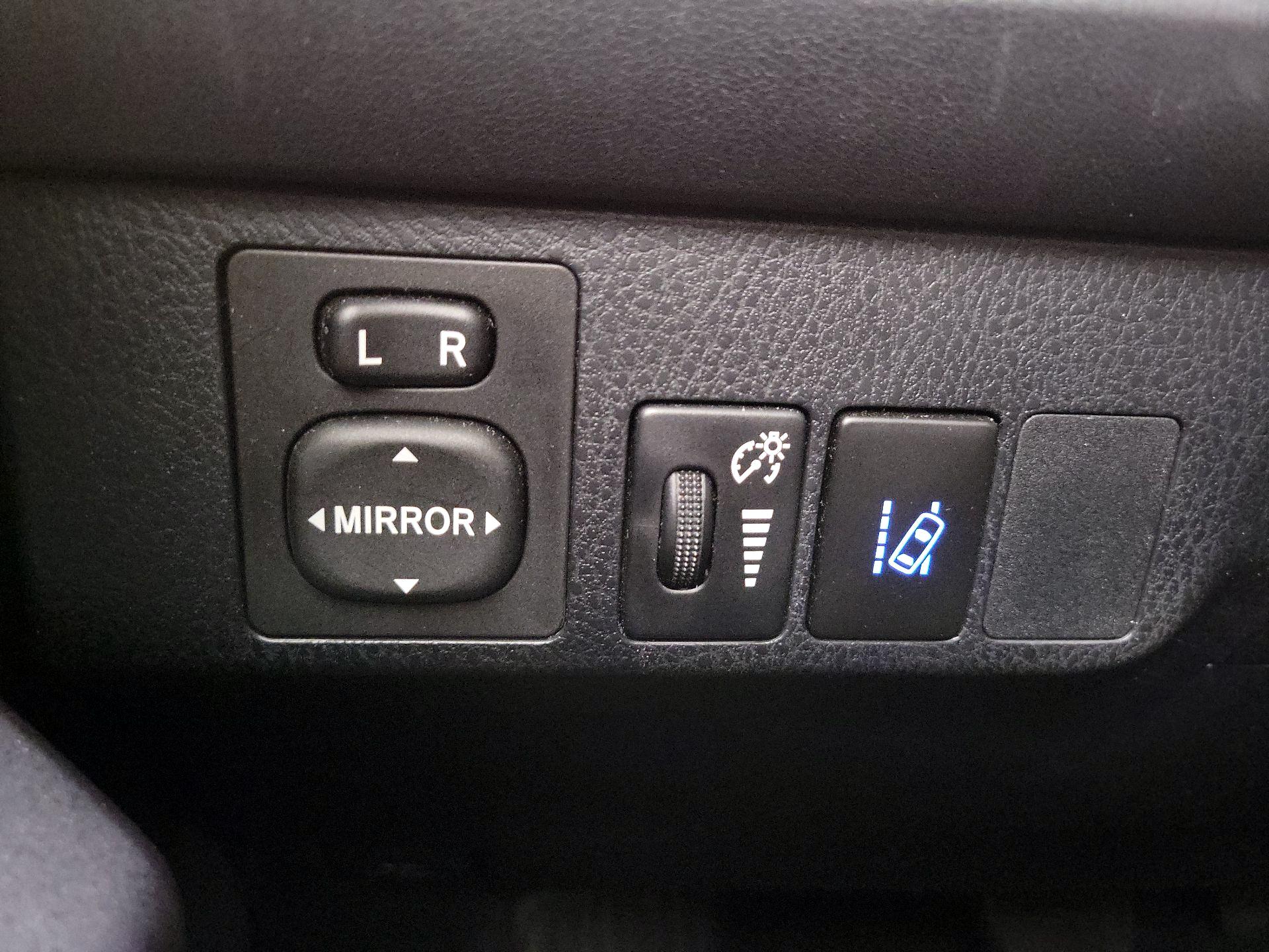 Thumbnail: 2017 Toyota RAV4 - 13