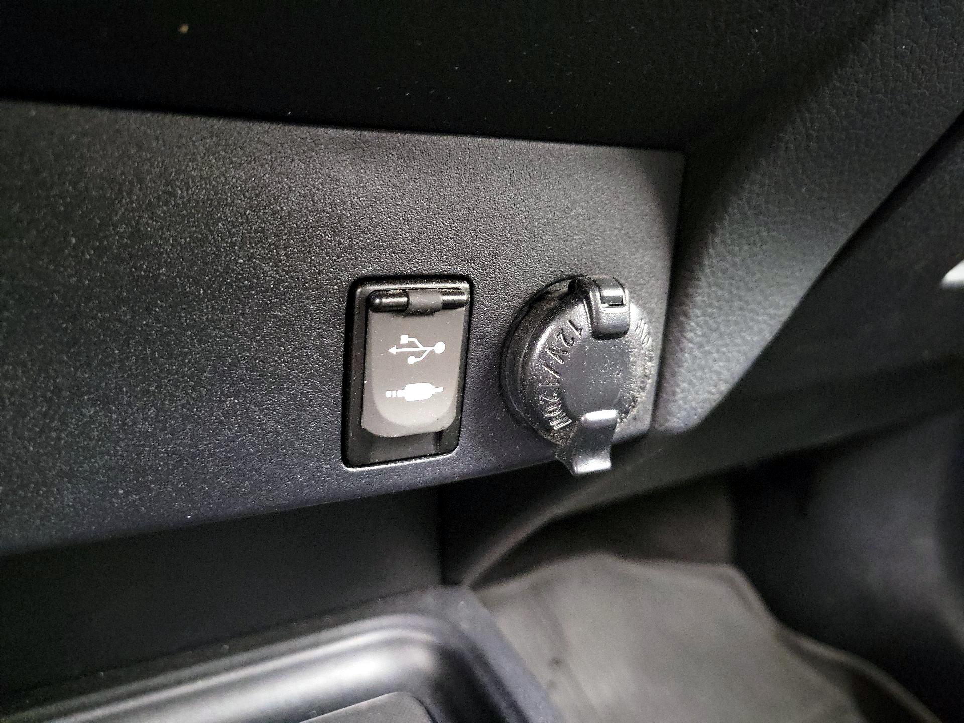 Thumbnail: 2017 Toyota RAV4 - 18