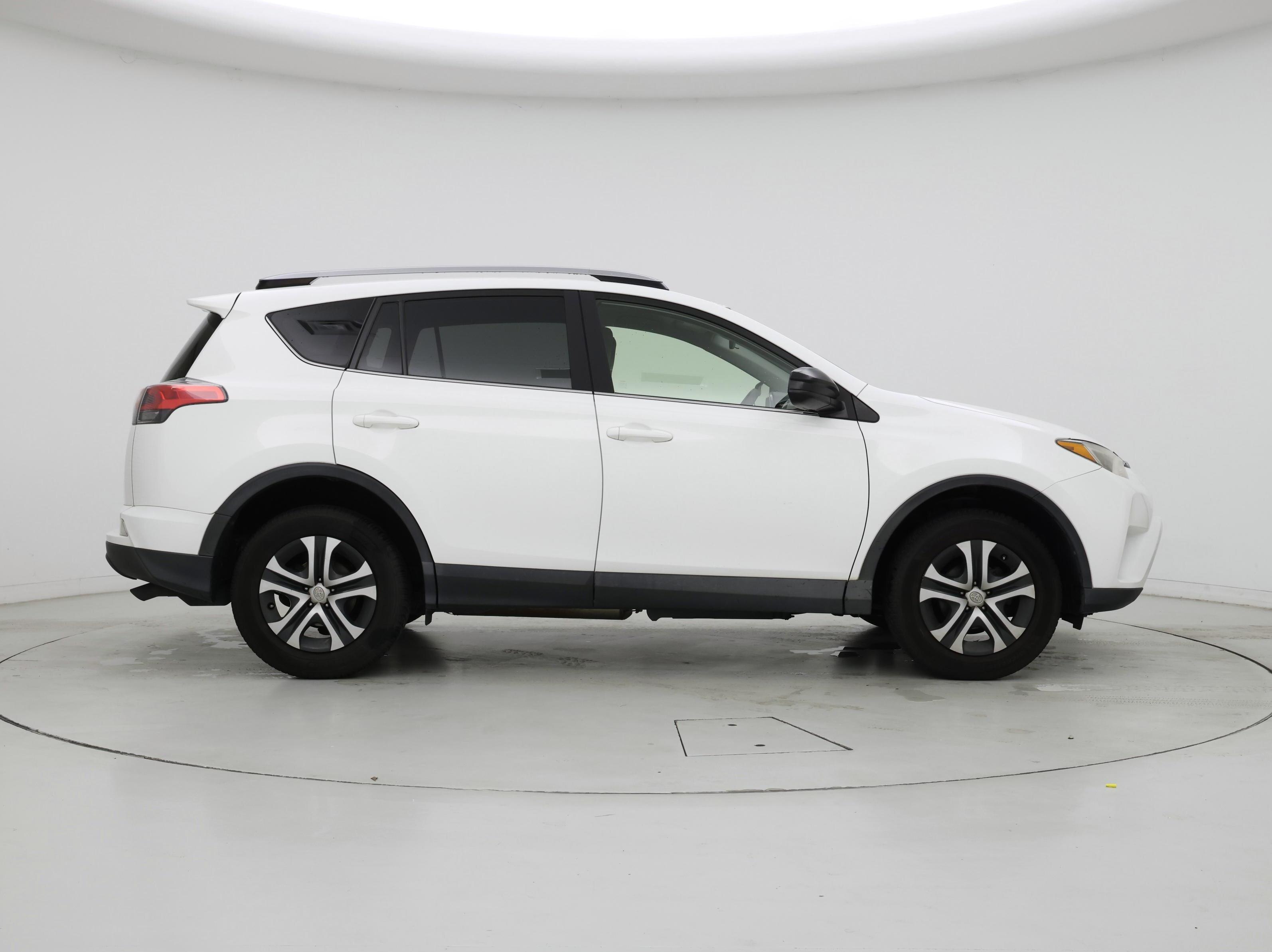 Thumbnail: 2017 Toyota RAV4 - 7