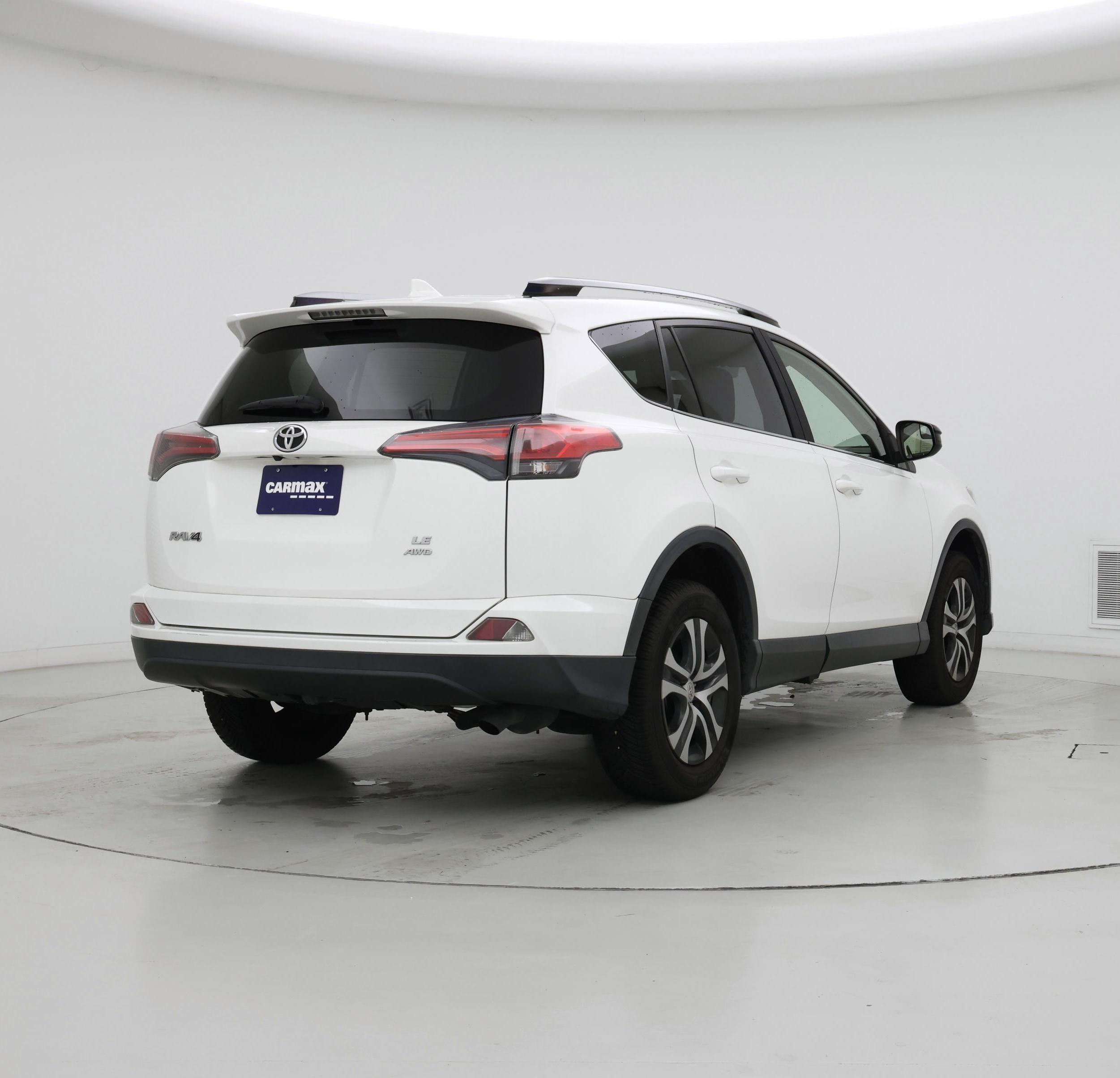 Thumbnail: 2017 Toyota RAV4 - 8