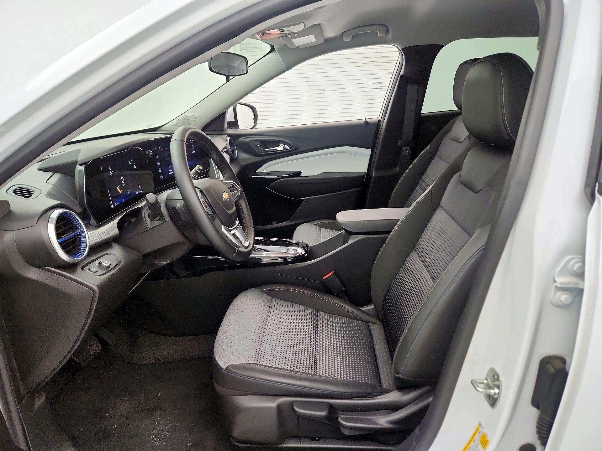 Thumbnail: 2025 Chevrolet Trax - 11