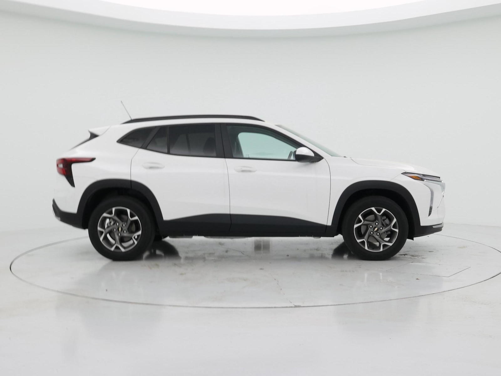 2025 Chevrolet Trax LT - Photo 8