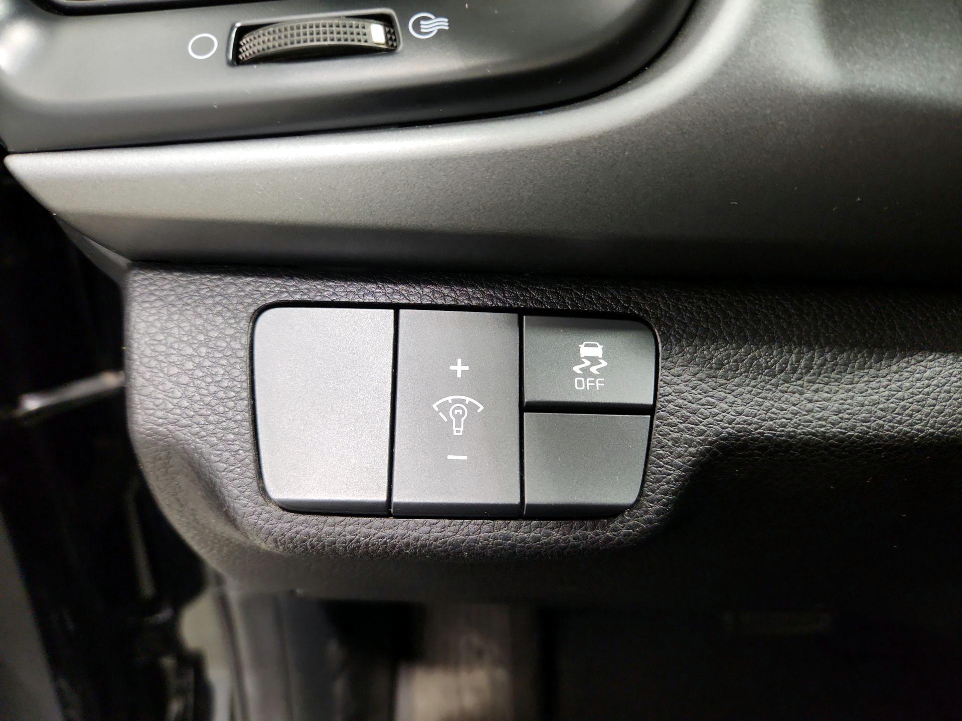 Thumbnail: 2021 Kia Rio - 13