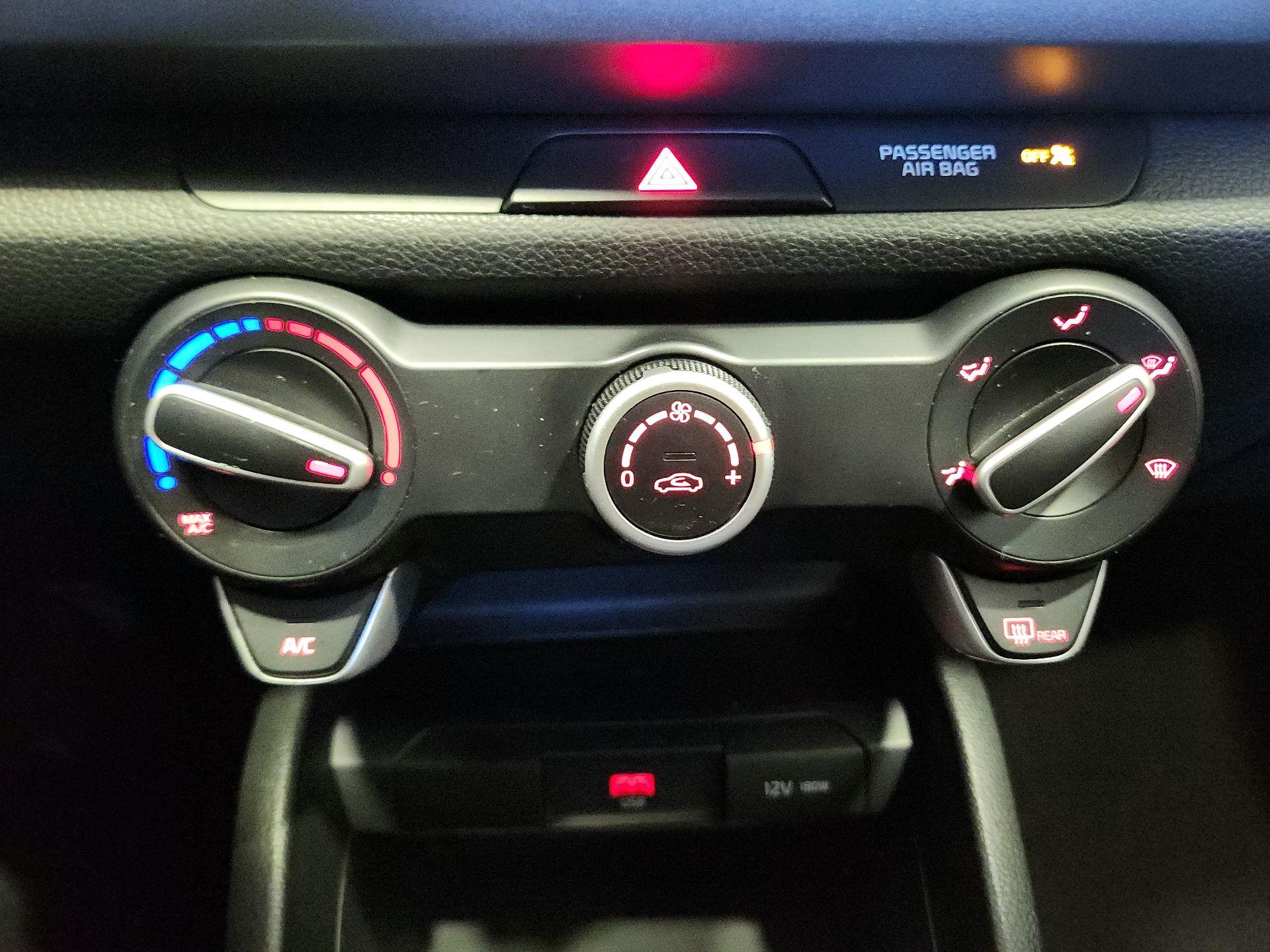 Thumbnail: 2021 Kia Rio - 16