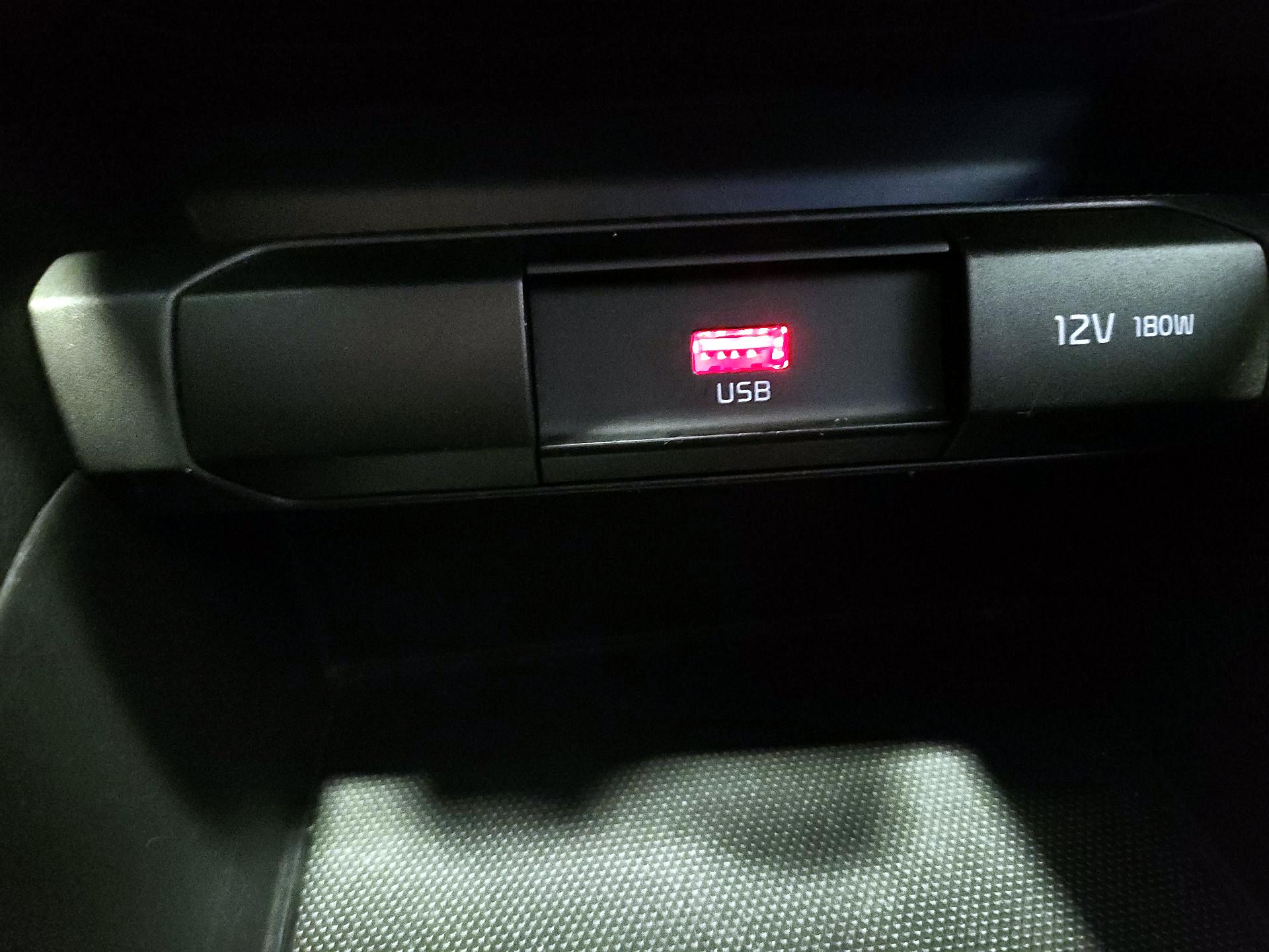 Thumbnail: 2021 Kia Rio - 18