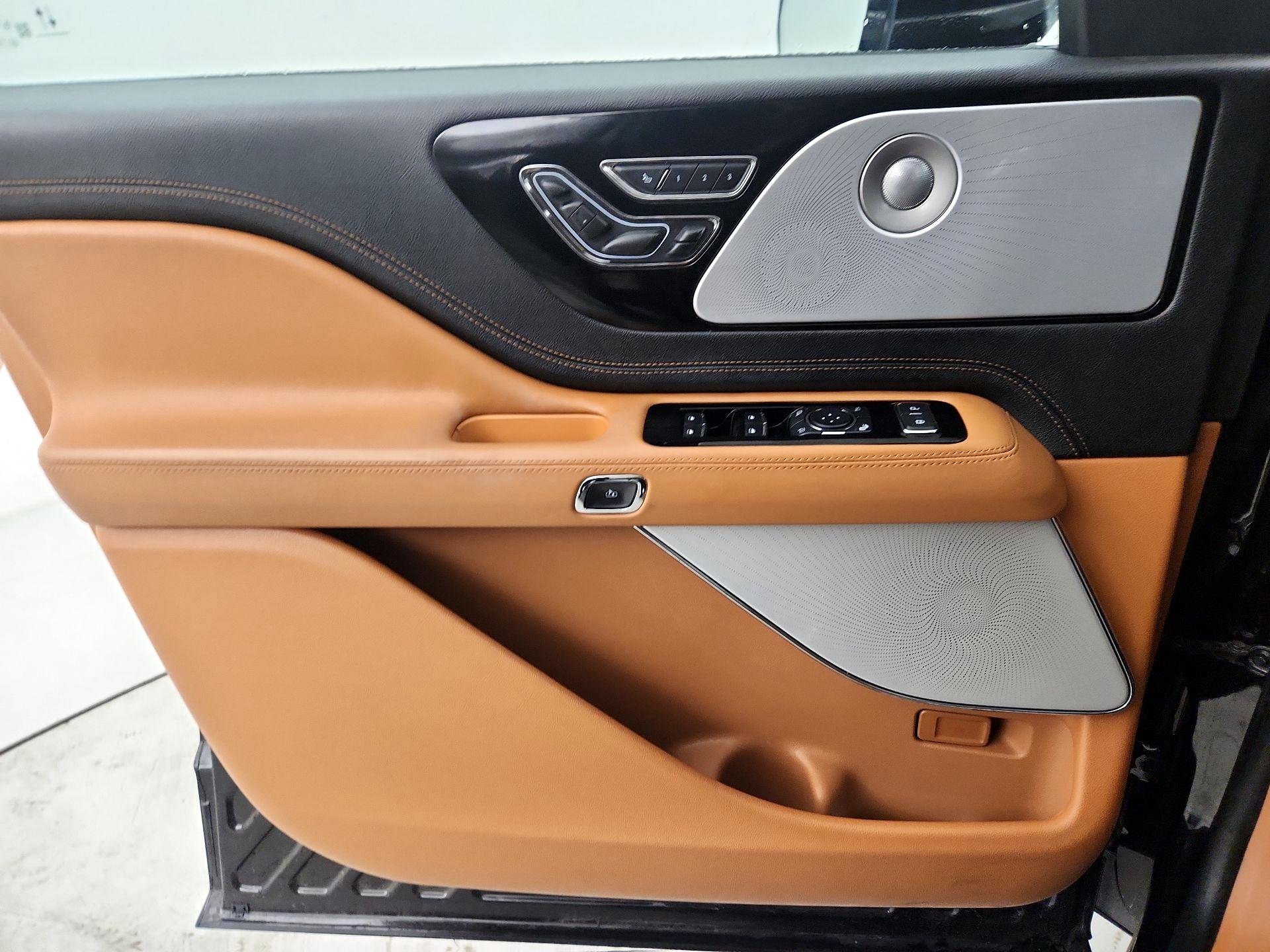 Thumbnail: 2023 Lincoln Aviator - 10