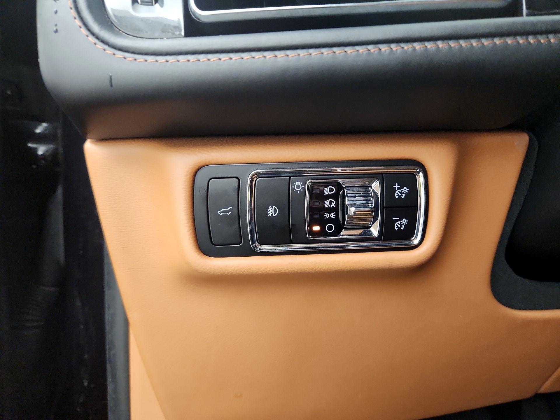 Thumbnail: 2023 Lincoln Aviator - 11