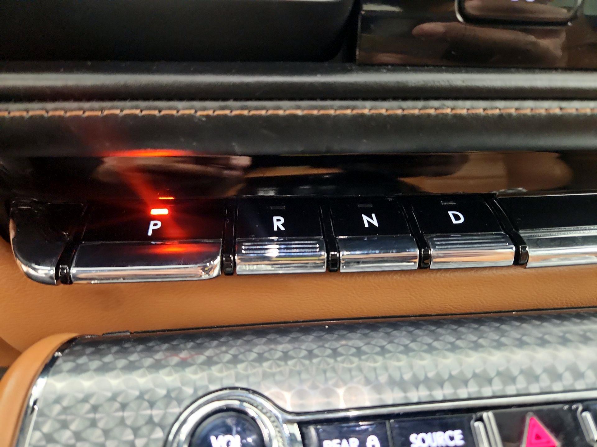 Thumbnail: 2023 Lincoln Aviator - 16