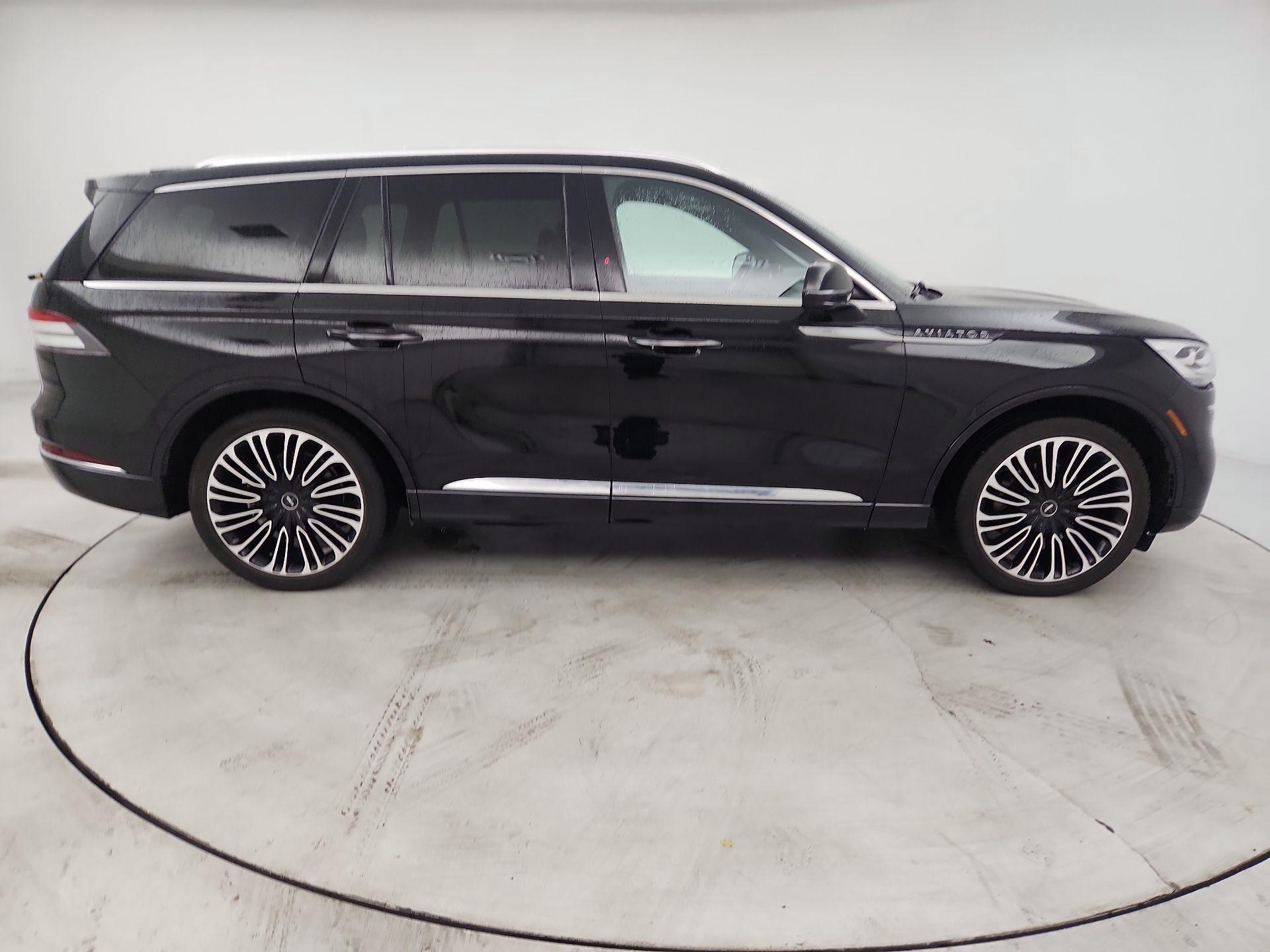Thumbnail: 2023 Lincoln Aviator - 4