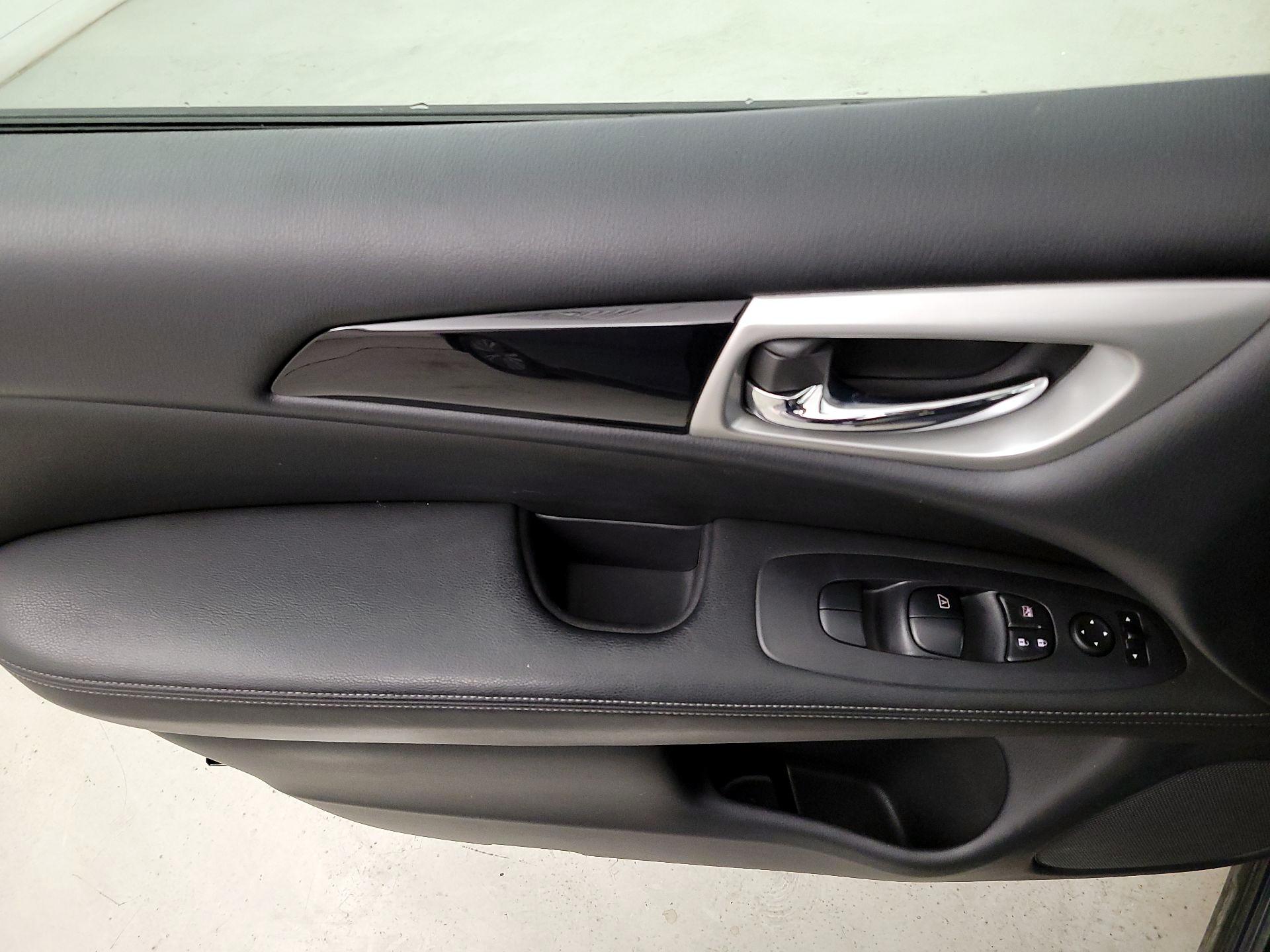 Thumbnail: 2019 Nissan Pathfinder - 12