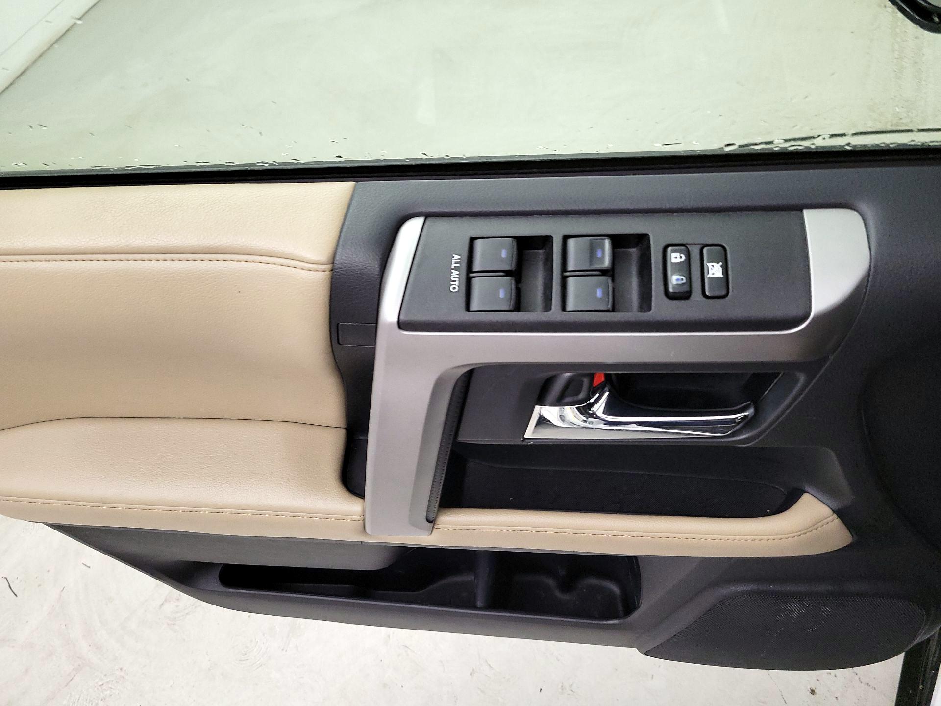 Thumbnail: 2015 Toyota 4Runner - 12