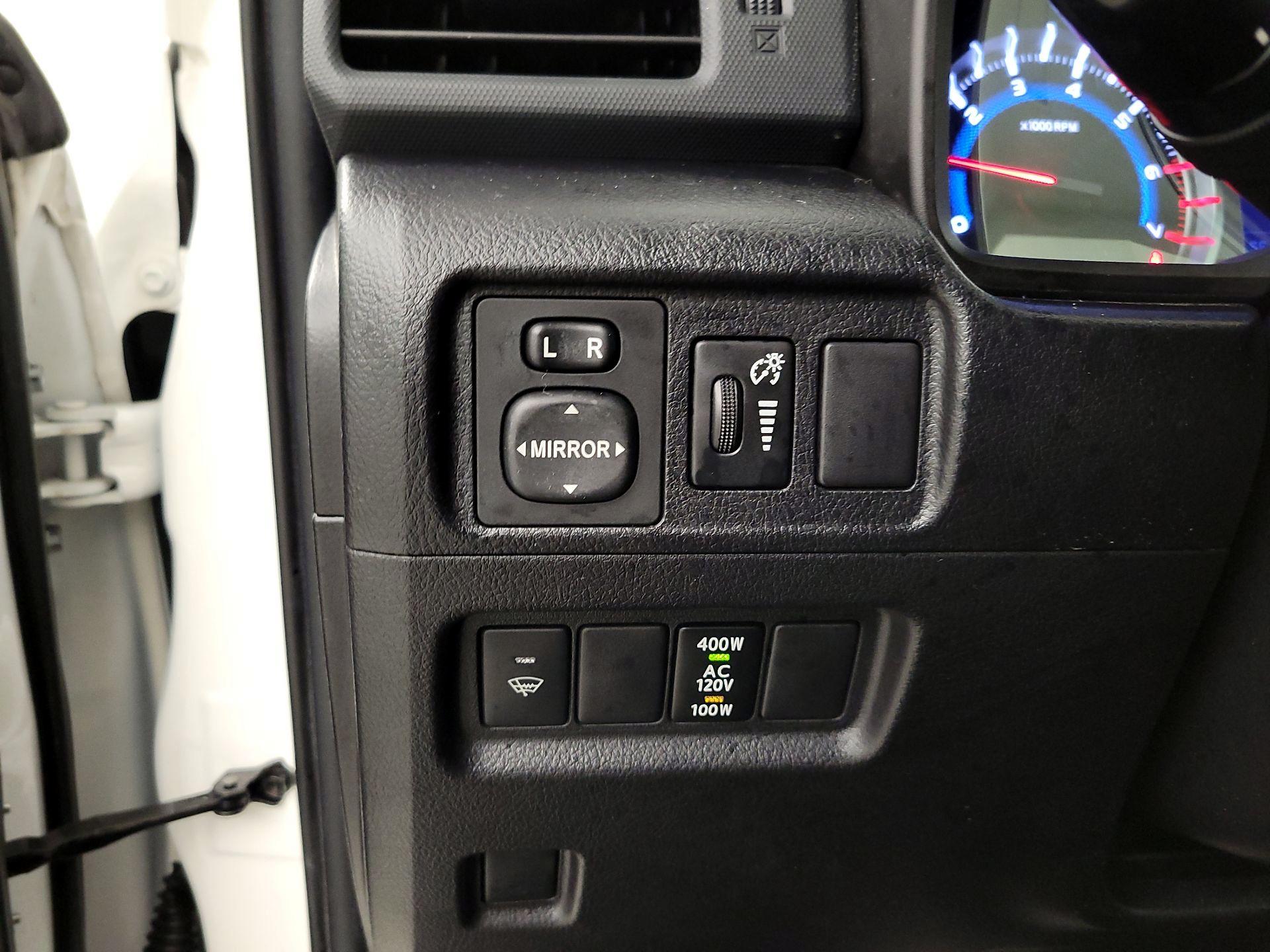 Thumbnail: 2015 Toyota 4Runner - 13