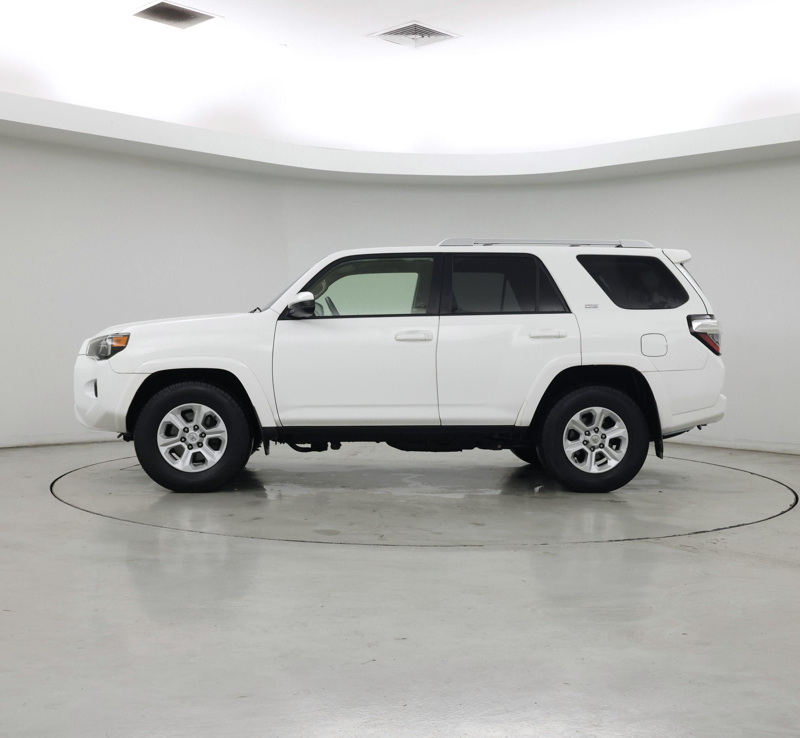 Thumbnail: 2015 Toyota 4Runner - 3
