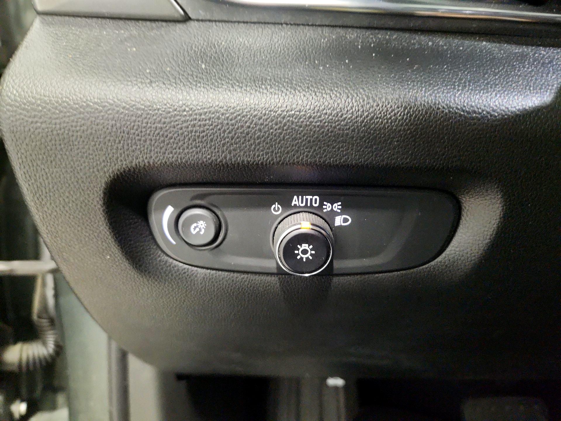 Thumbnail: 2022 Chevrolet Traverse - 13