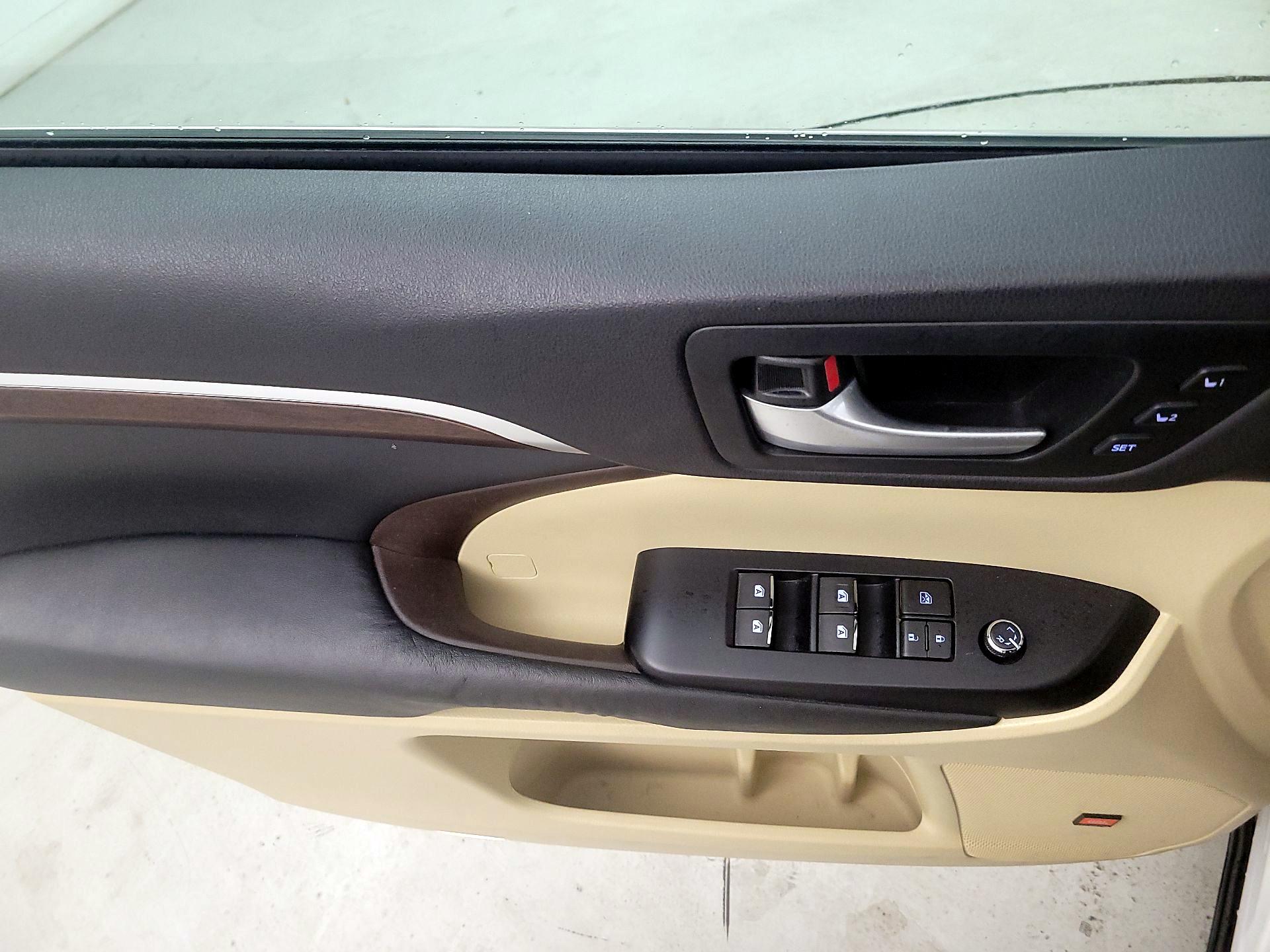 Thumbnail: 2015 Toyota Highlander - 12