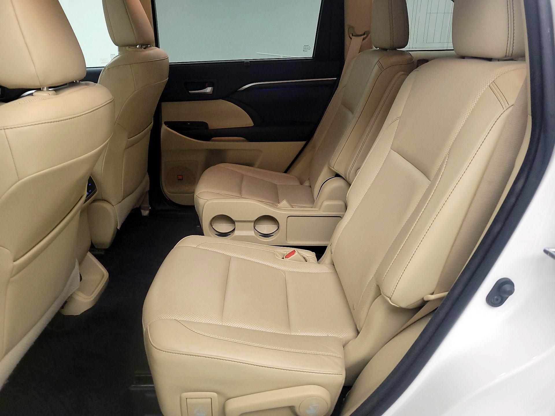 Thumbnail: 2015 Toyota Highlander - 20