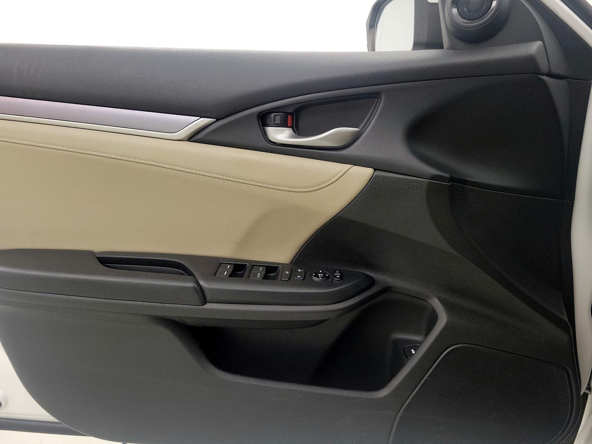 Thumbnail: 2016 Honda Civic - 12