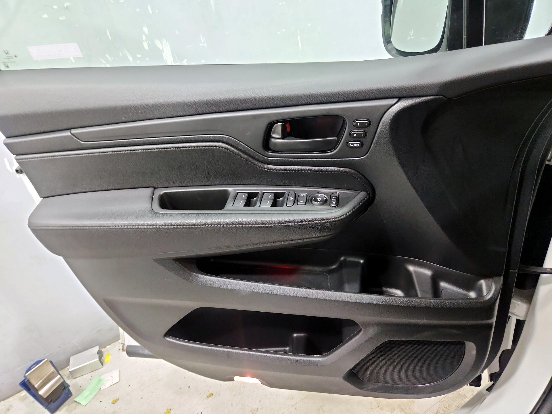 Thumbnail: 2023 Honda Odyssey - 12