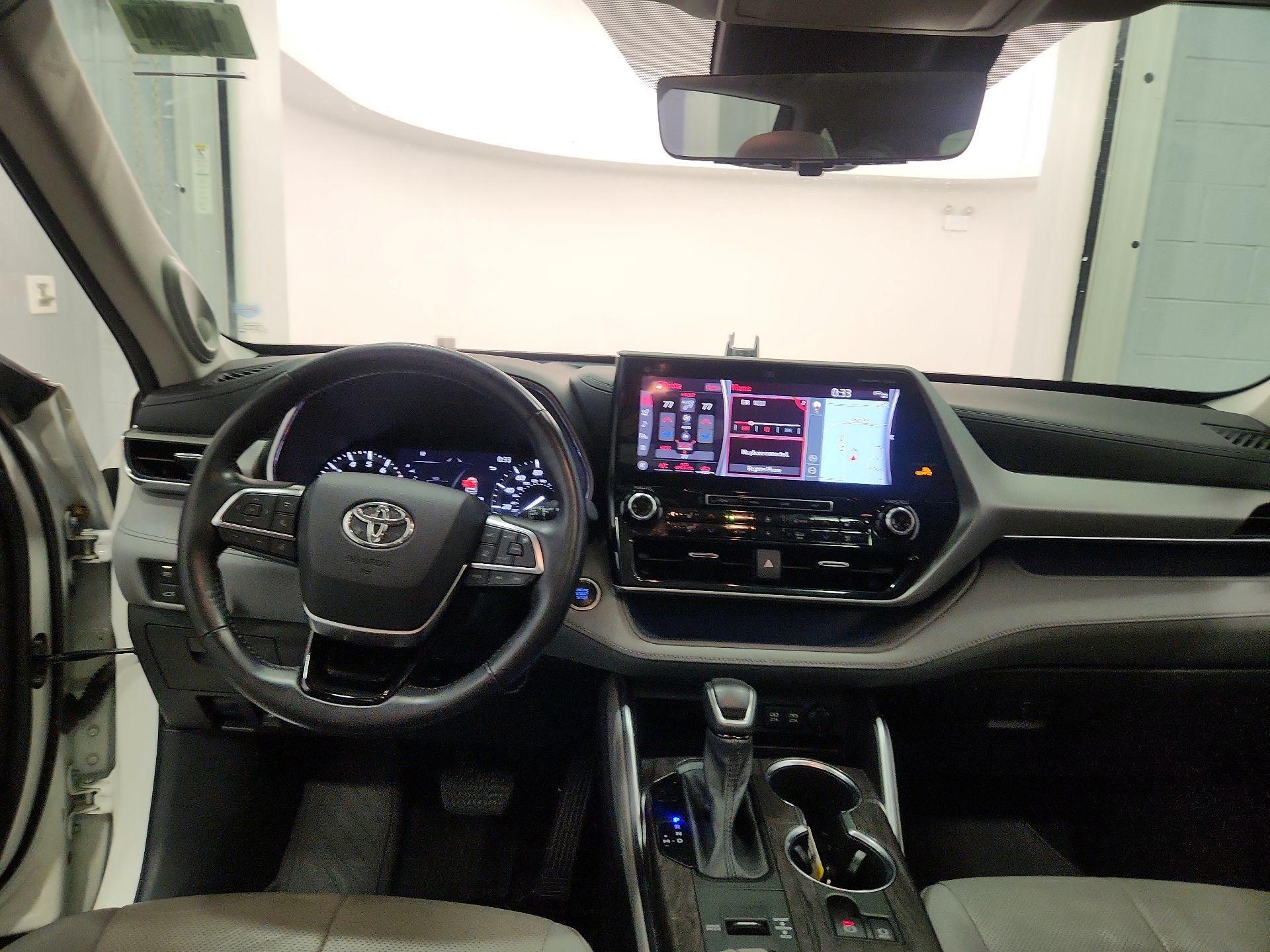 Thumbnail: 2021 Toyota Highlander - 9