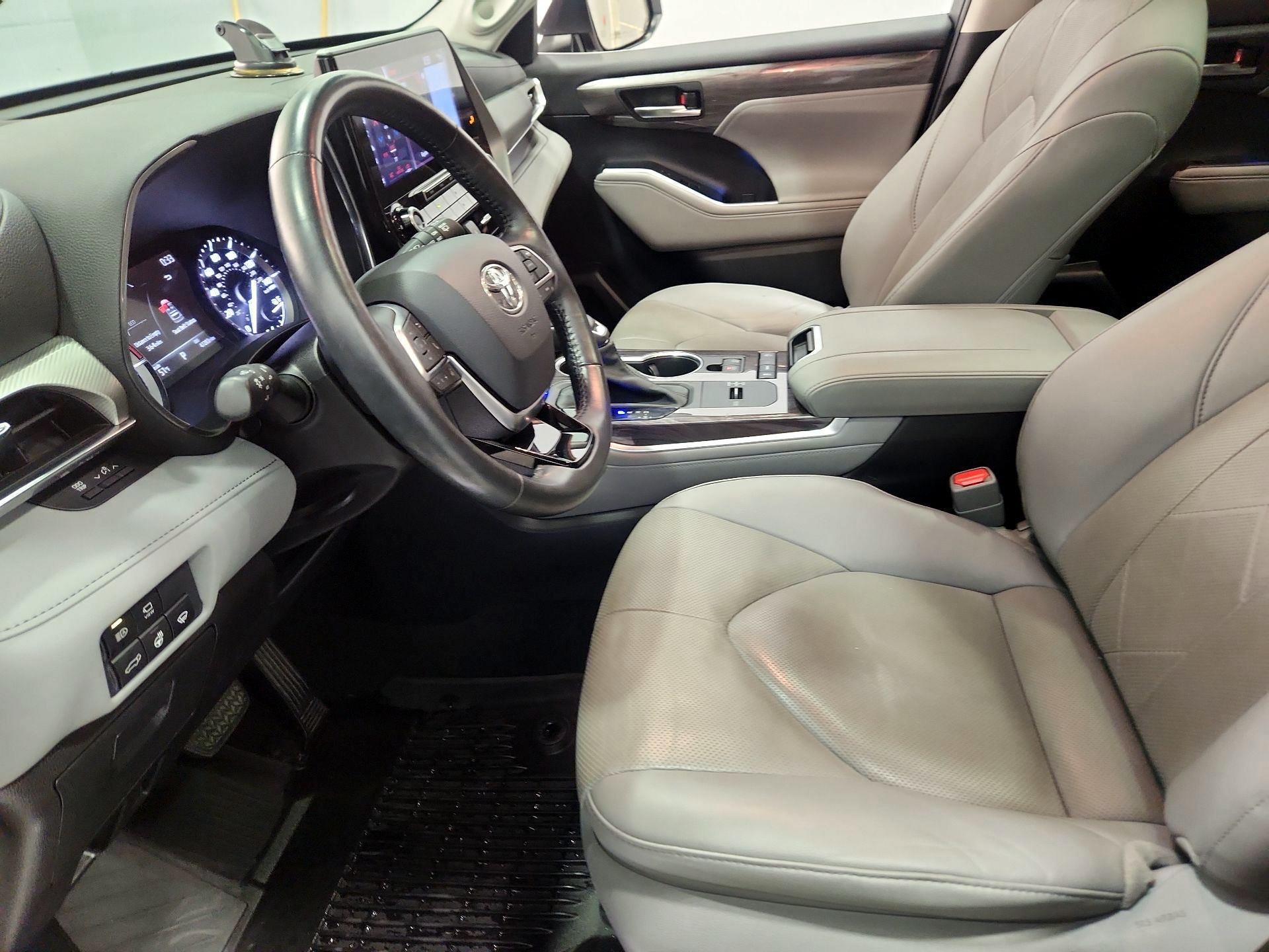 Thumbnail: 2021 Toyota Highlander - 11