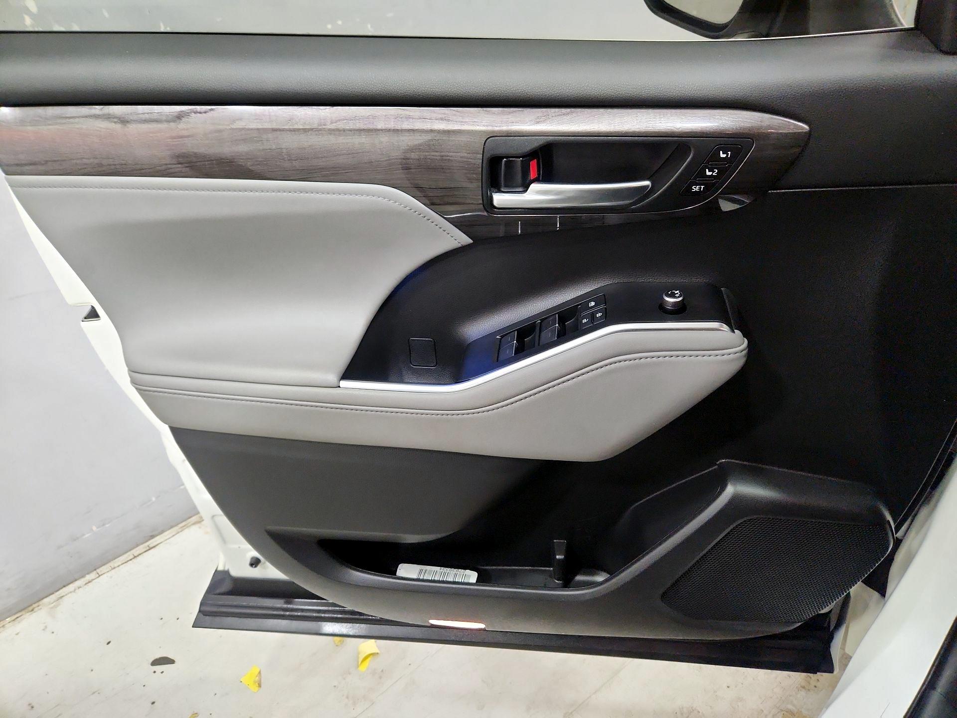 Thumbnail: 2021 Toyota Highlander - 12