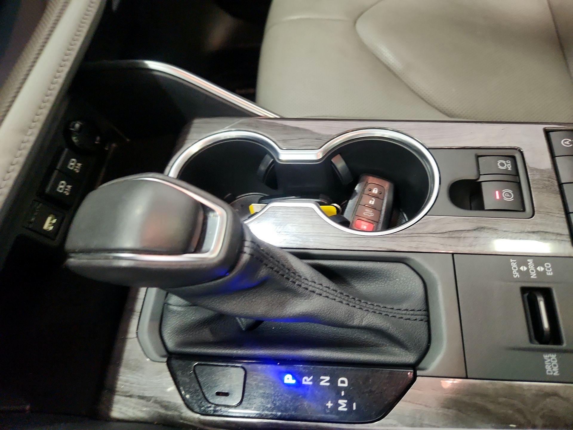 Thumbnail: 2021 Toyota Highlander - 17