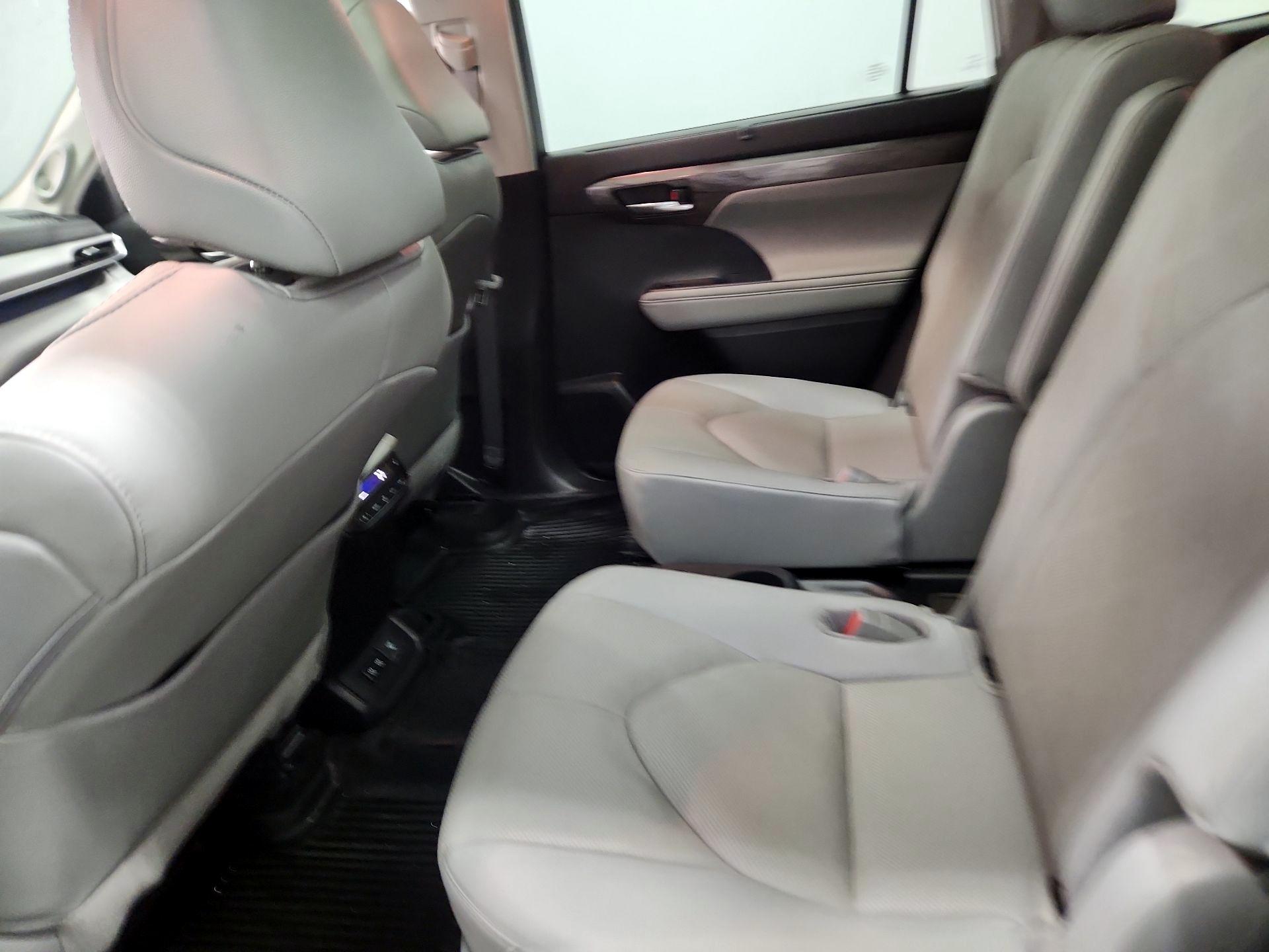 Thumbnail: 2021 Toyota Highlander - 19