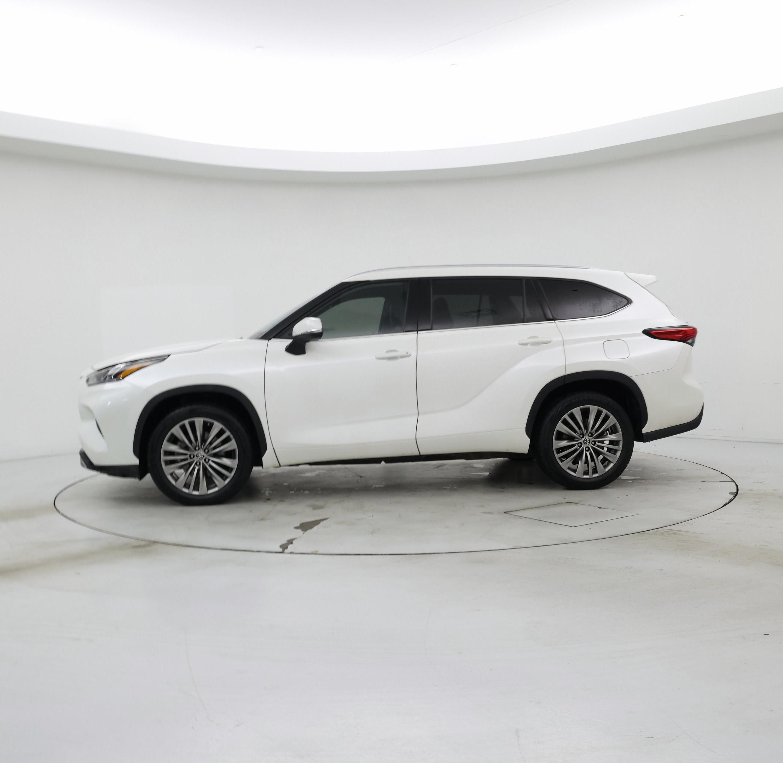 Thumbnail: 2021 Toyota Highlander - 3