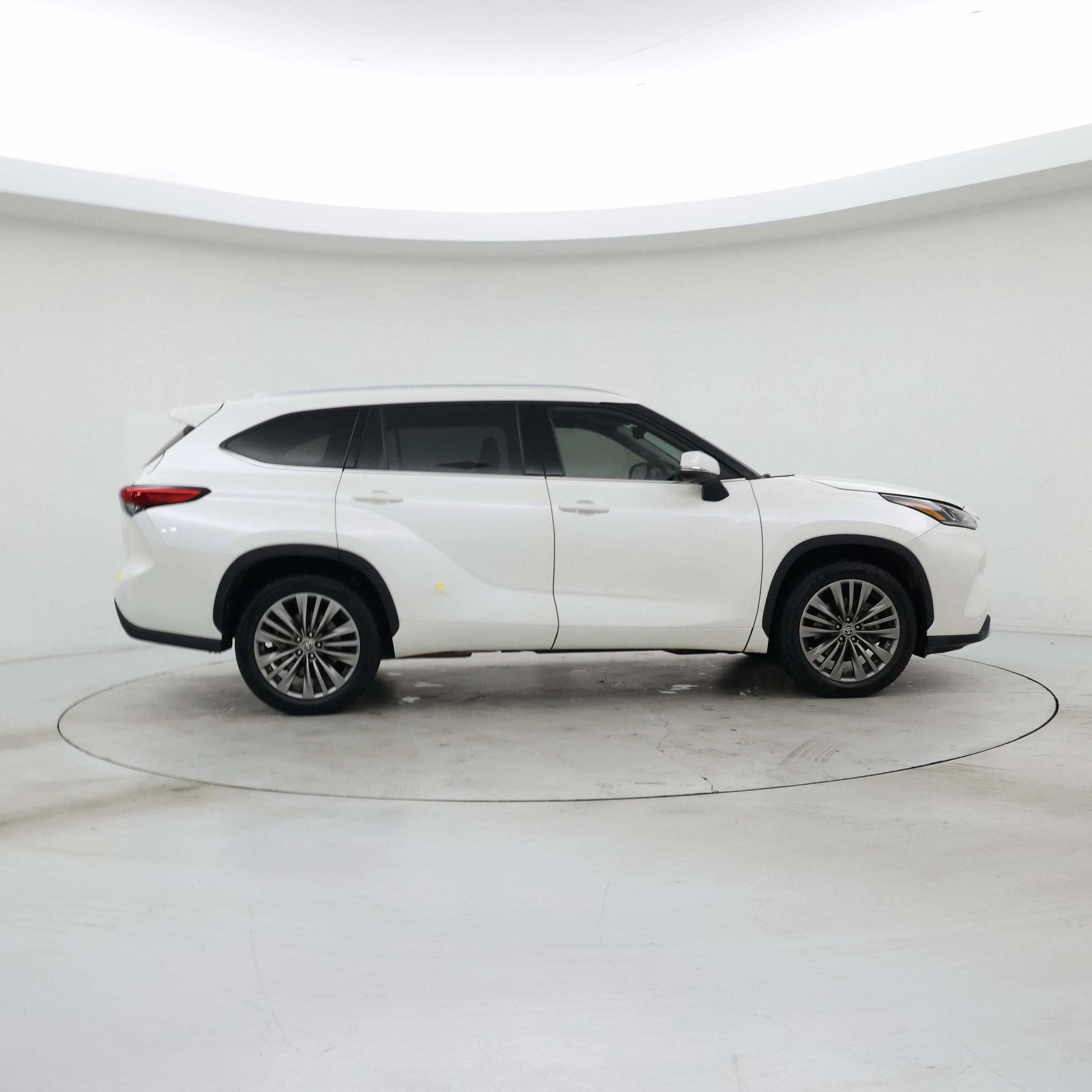 Thumbnail: 2021 Toyota Highlander - 7