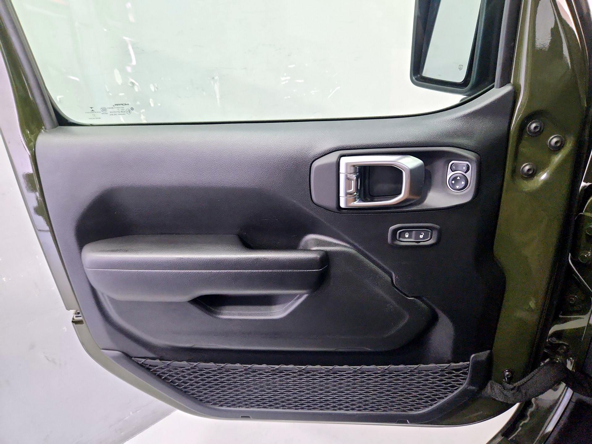 Thumbnail: 2021 Jeep Gladiator - 12