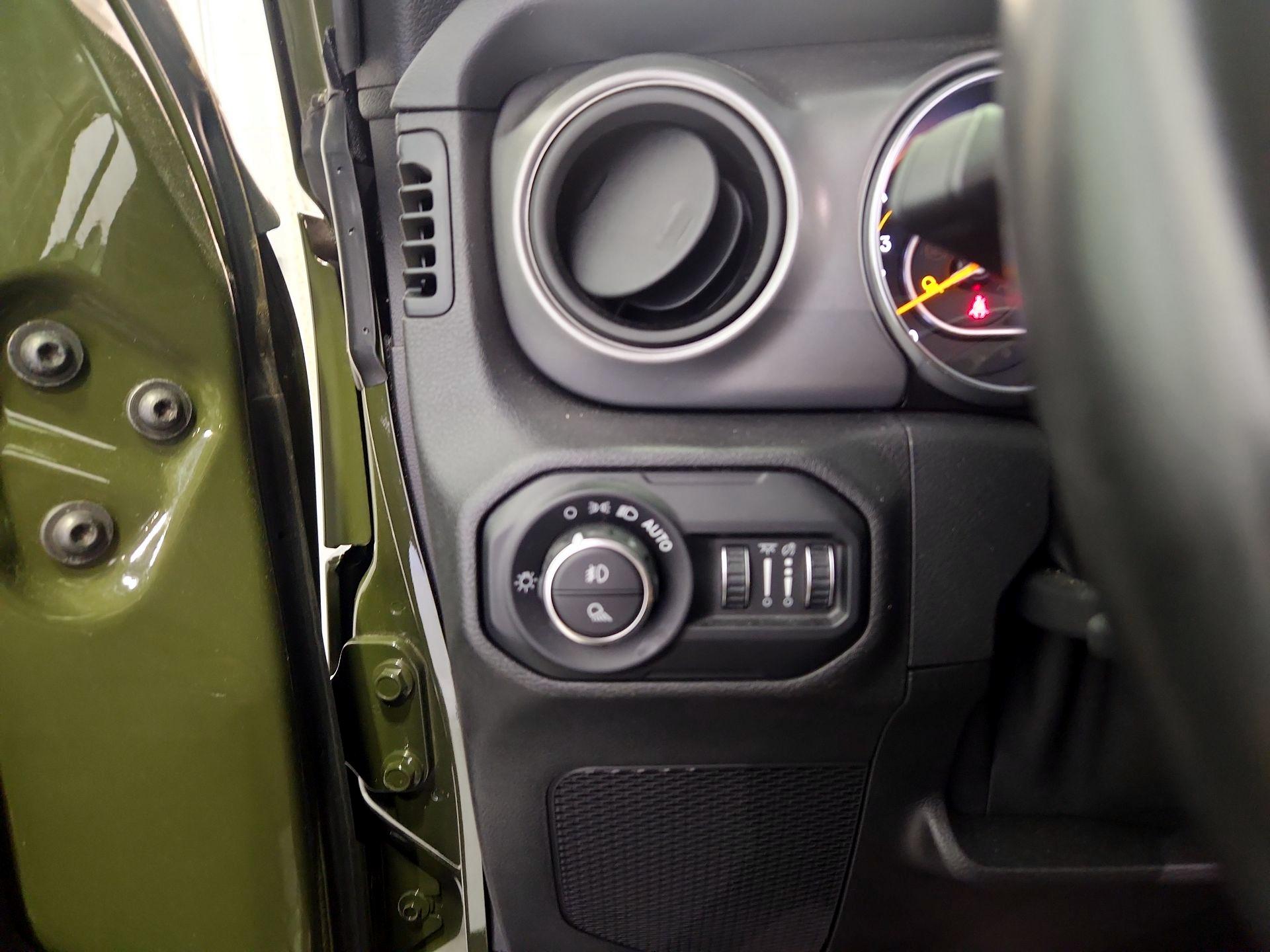 Thumbnail: 2021 Jeep Gladiator - 13