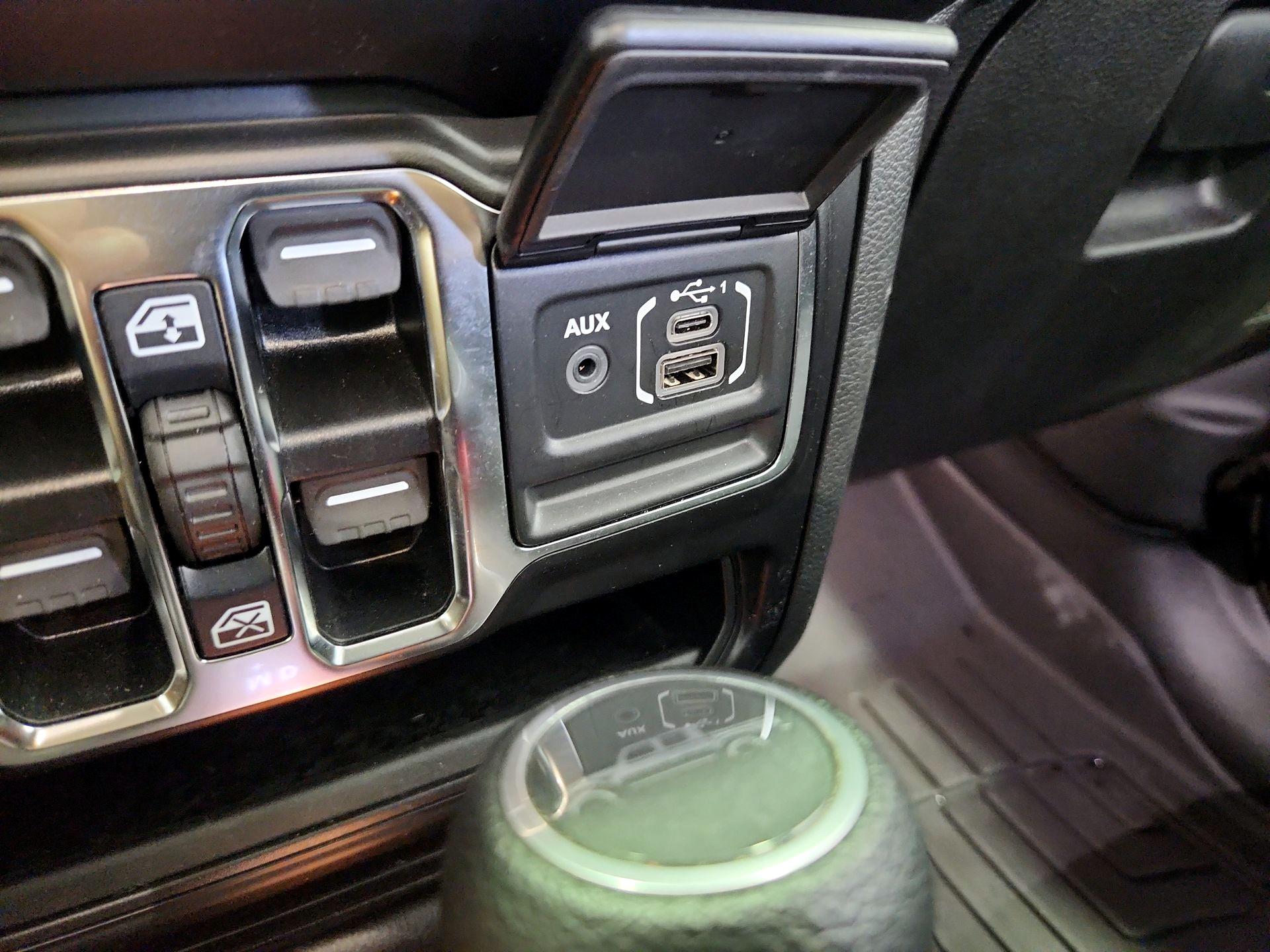 Thumbnail: 2021 Jeep Gladiator - 18