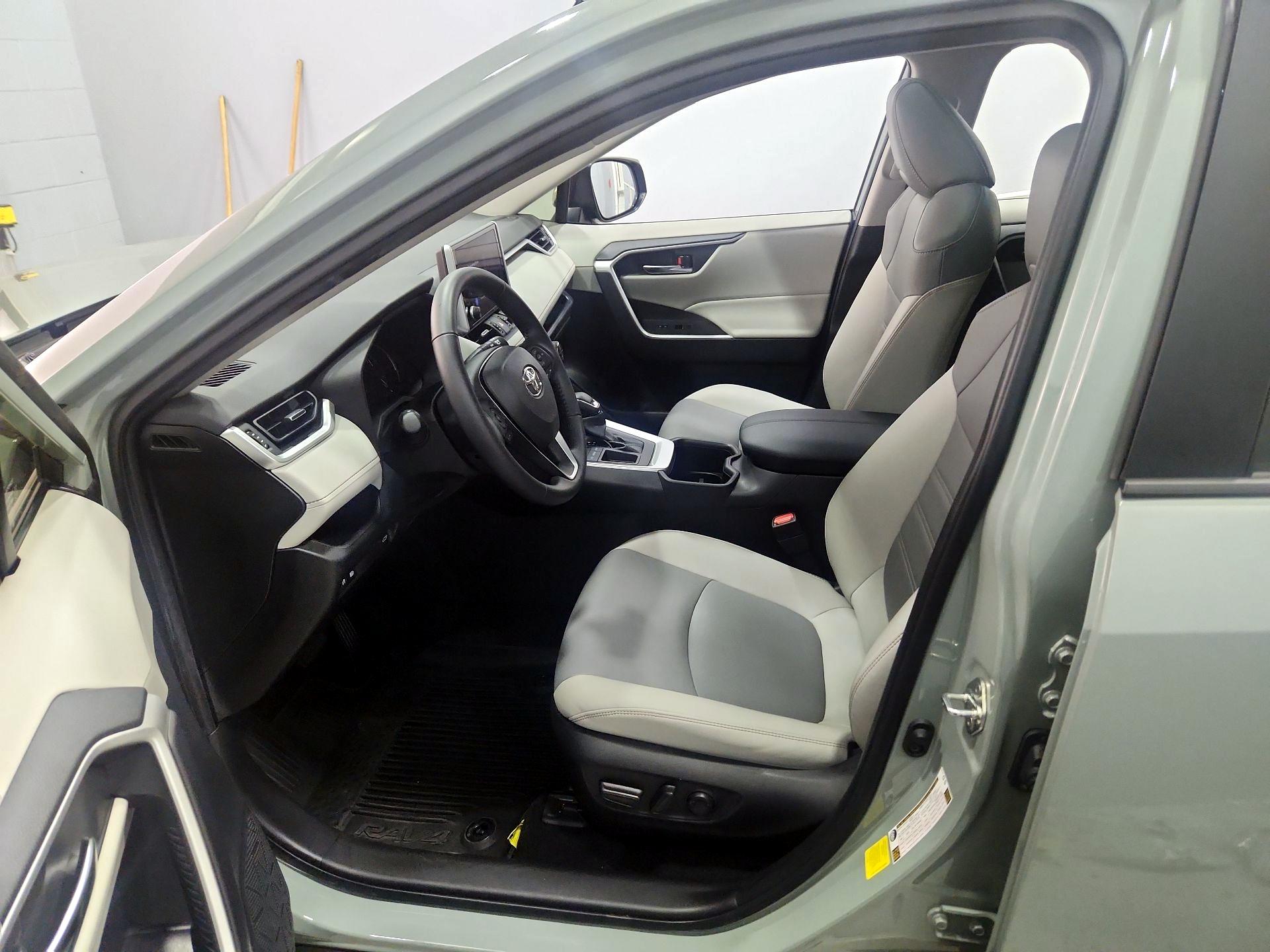 Thumbnail: 2023 Toyota RAV4 - 11