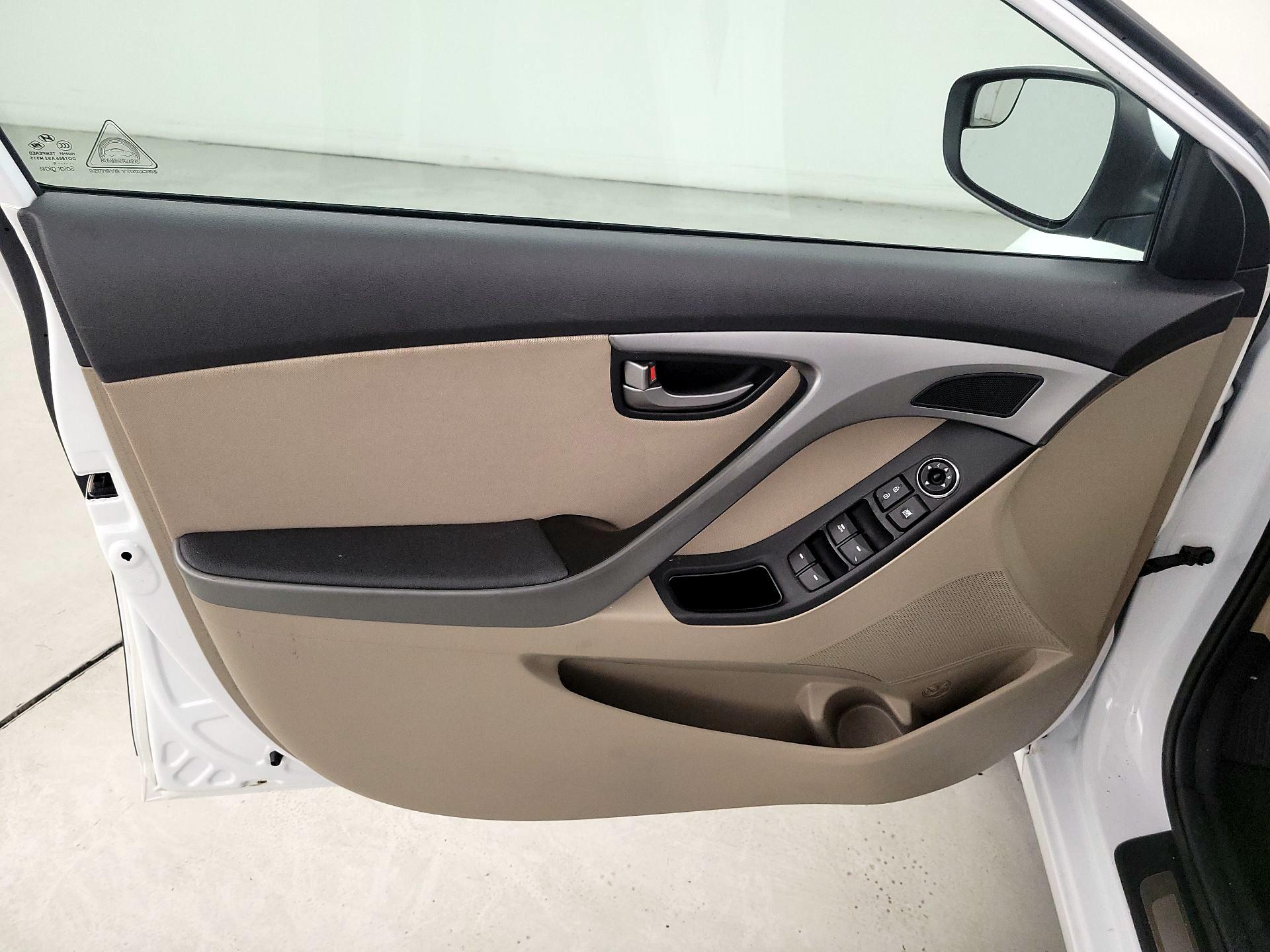 Thumbnail: 2016 Hyundai Elantra - 12